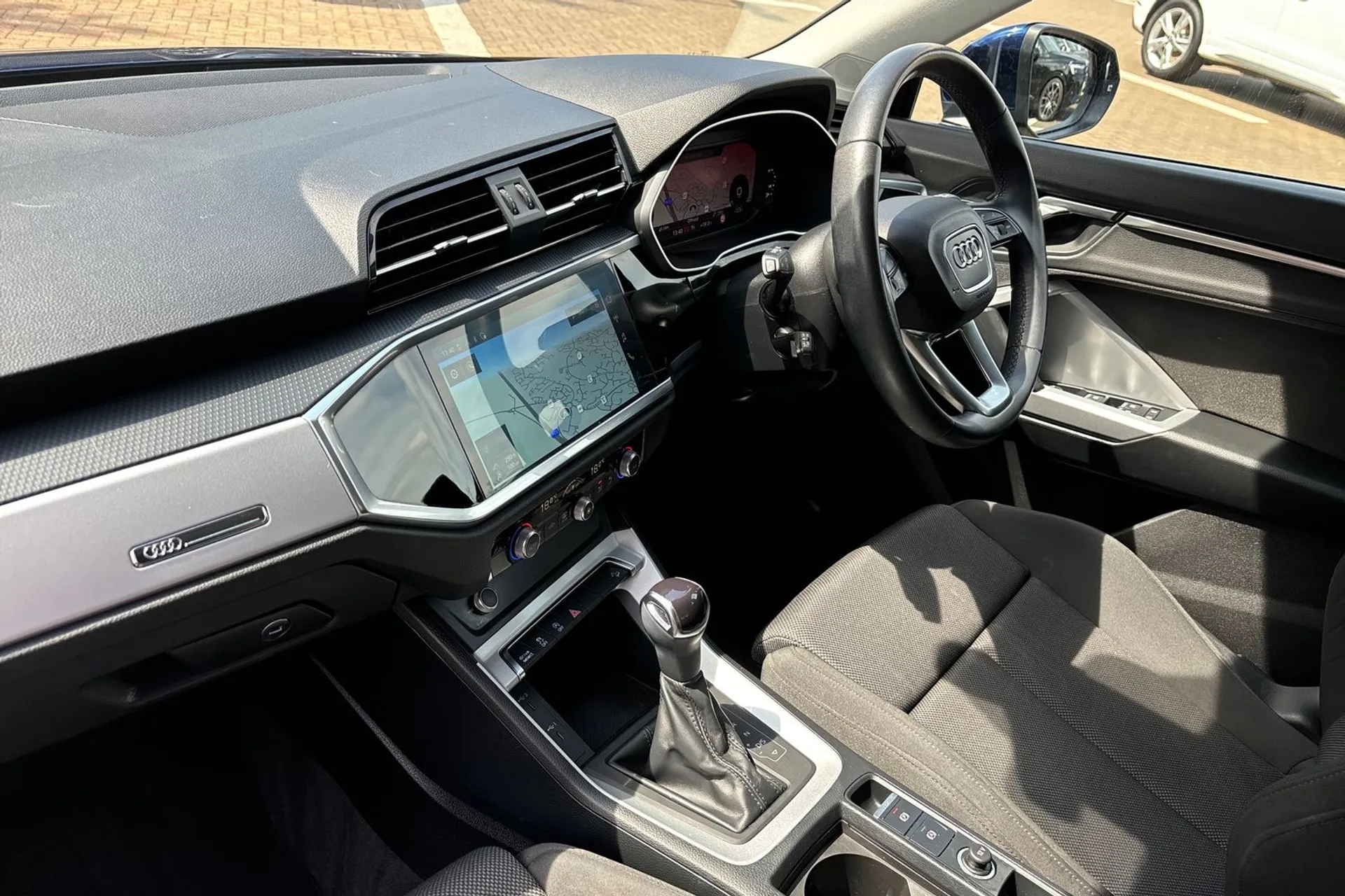 Audi Q3 thumbnail image number 26