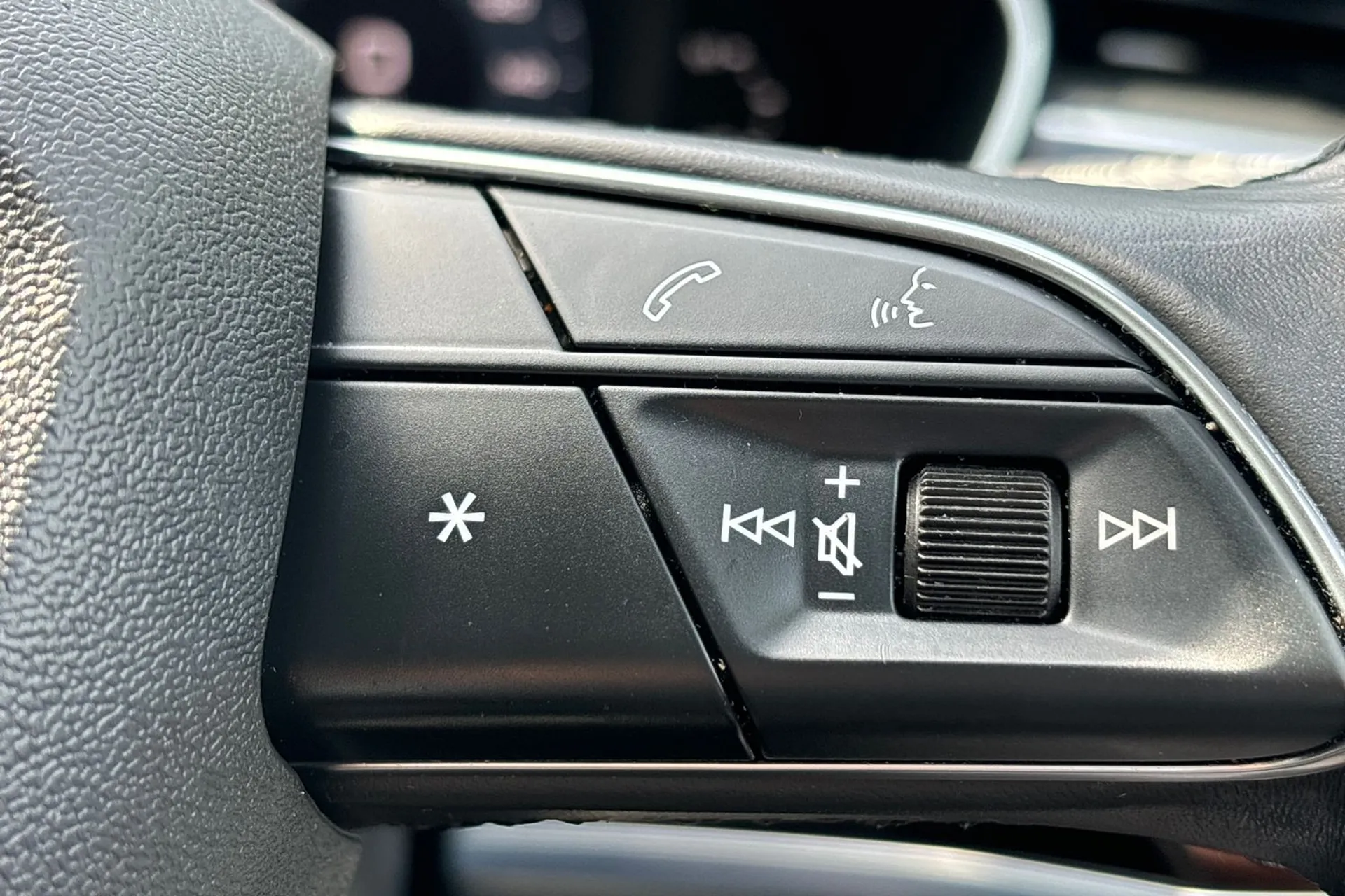 Audi Q3 thumbnail image number 37