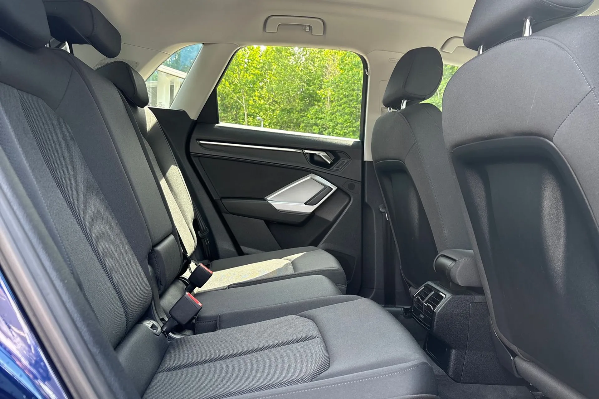 Audi Q3 thumbnail image number 21