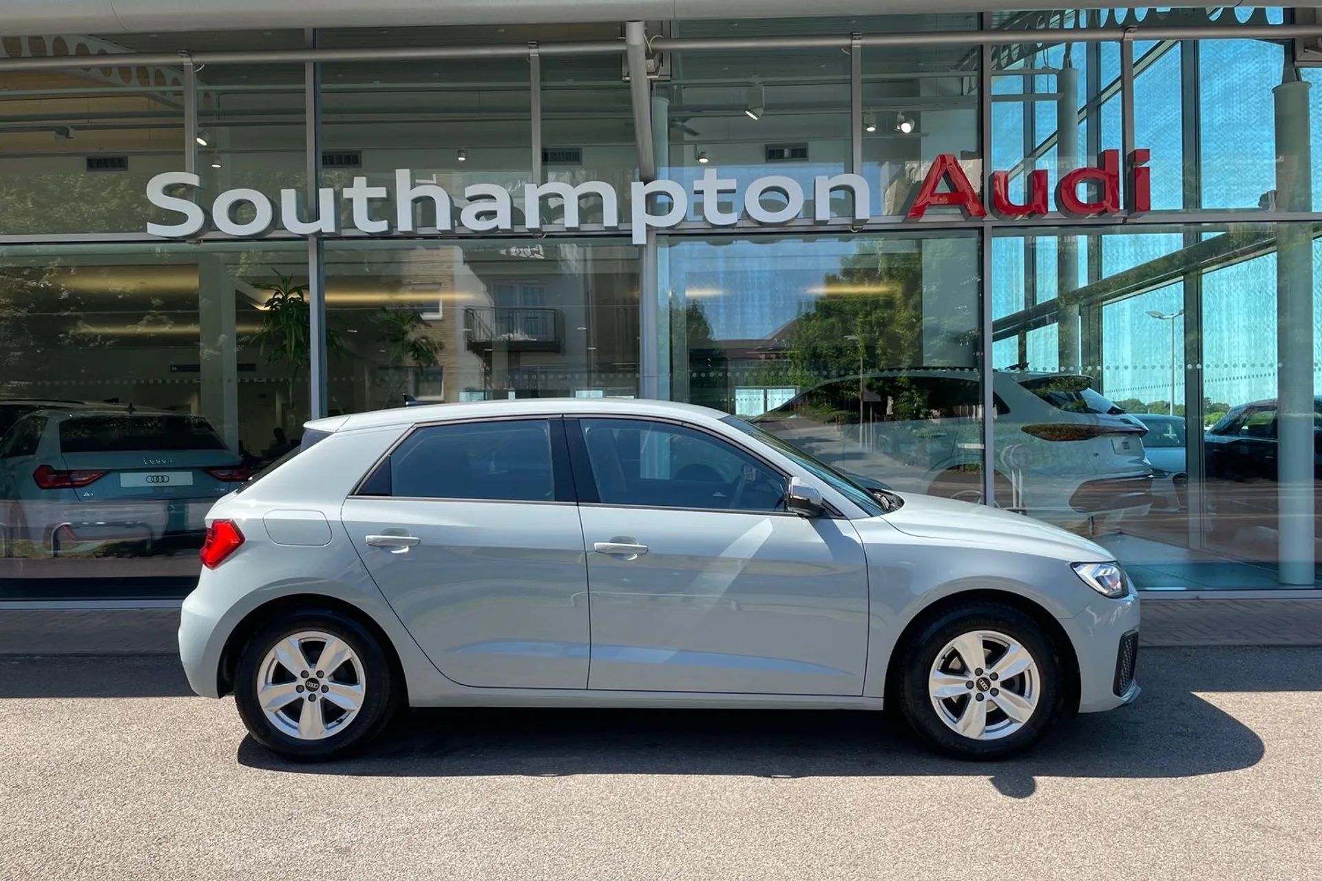 Audi A1 thumbnail image number 2