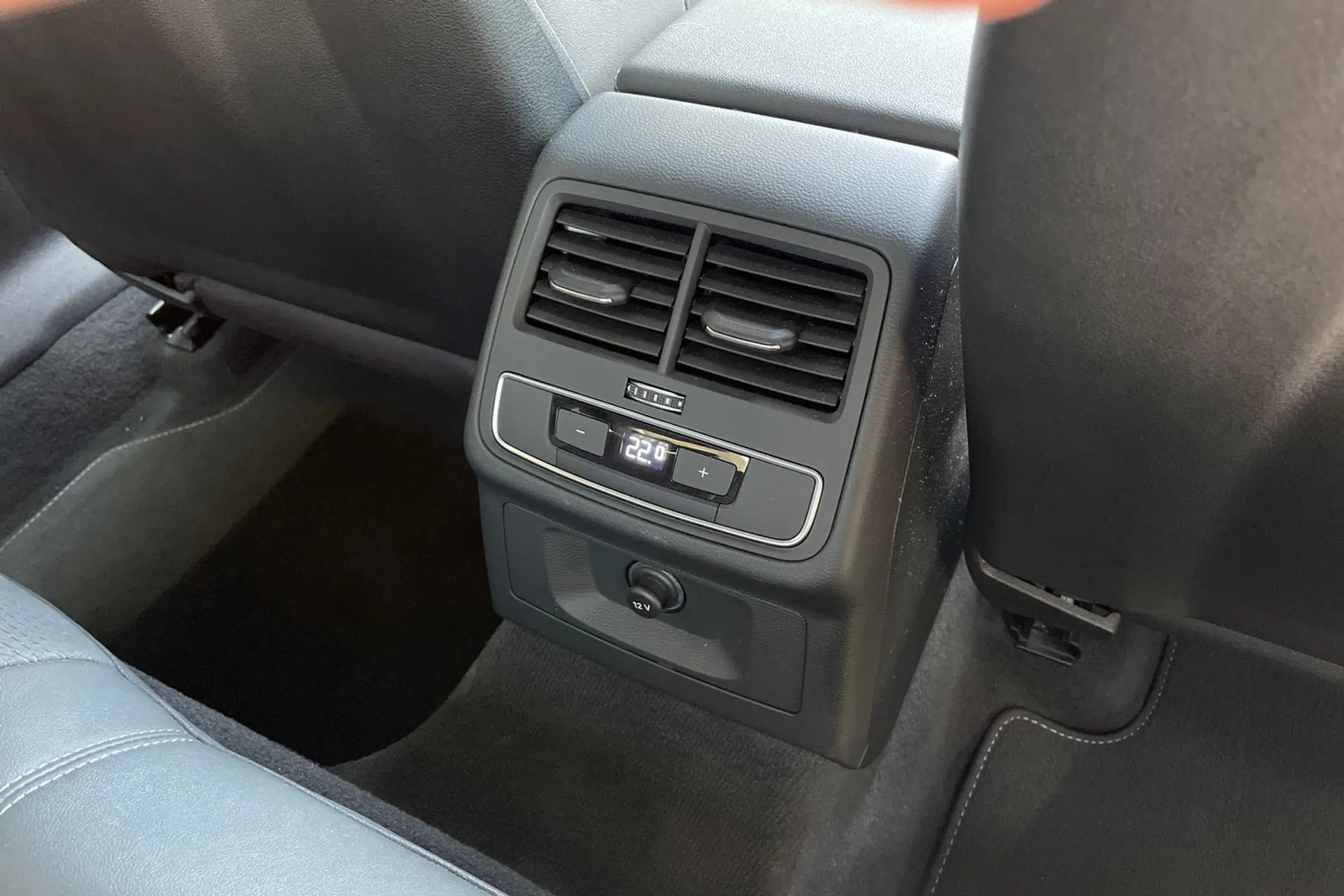Audi A4 thumbnail image number 45