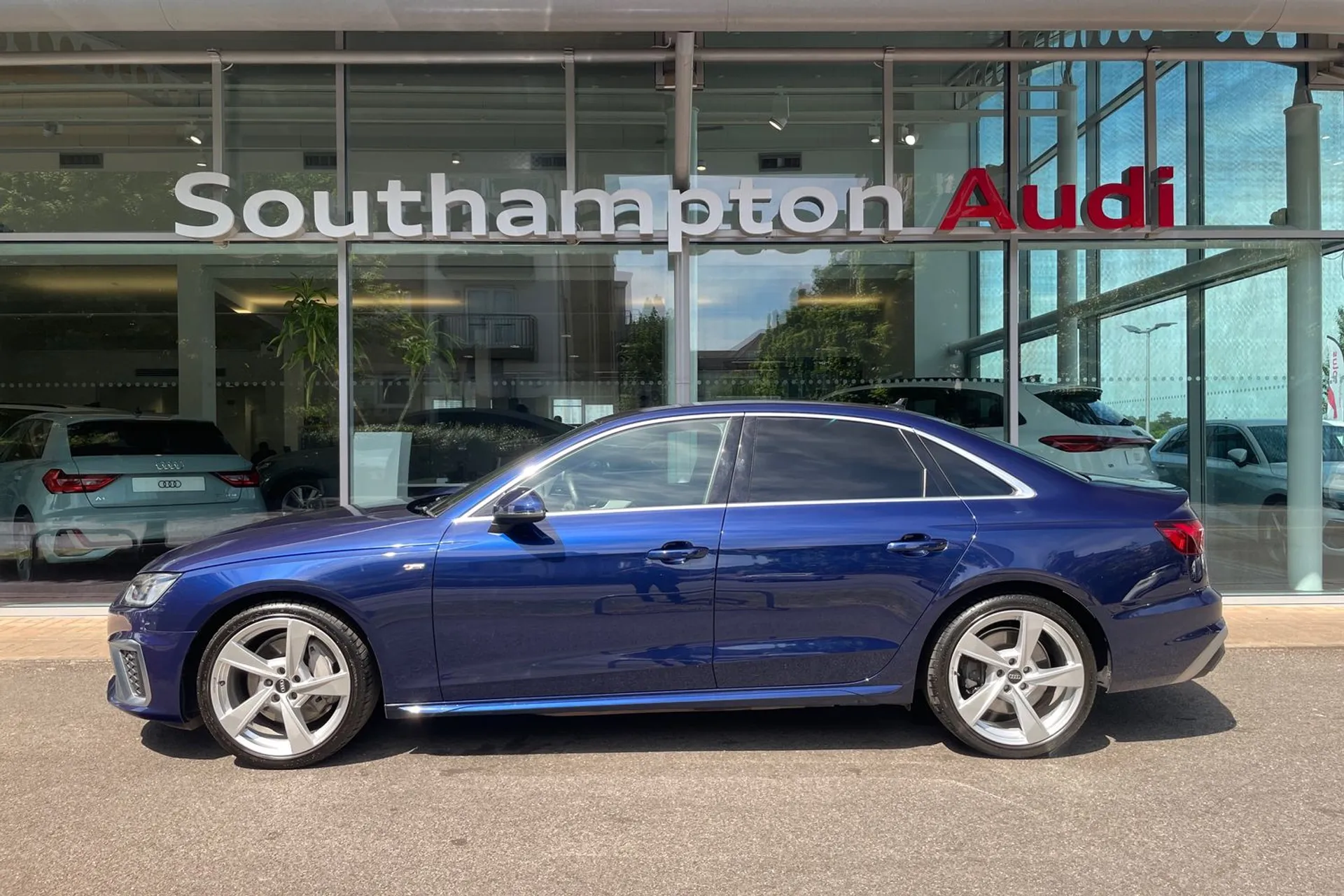 Audi A4 thumbnail image number 8