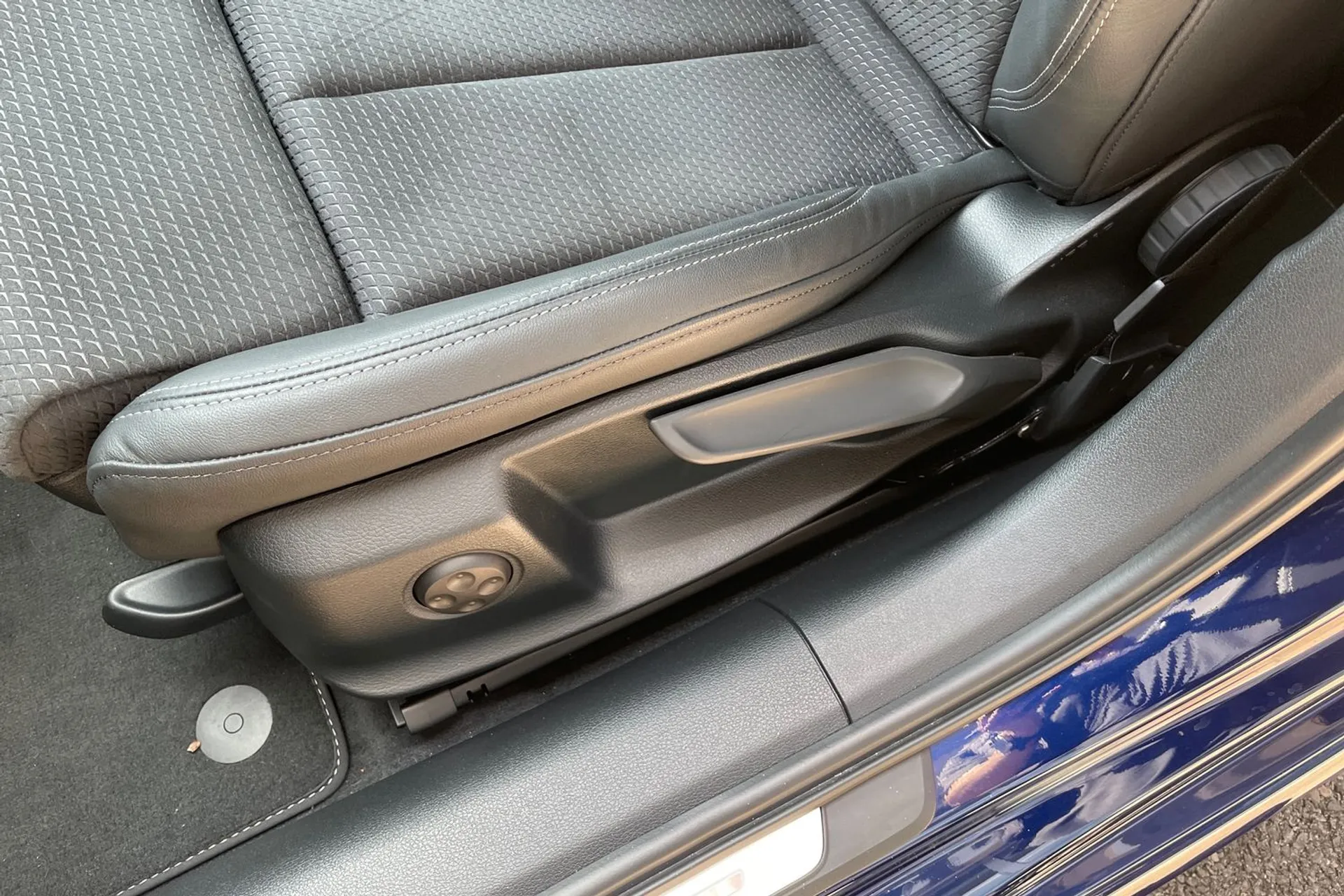 Audi A4 thumbnail image number 28