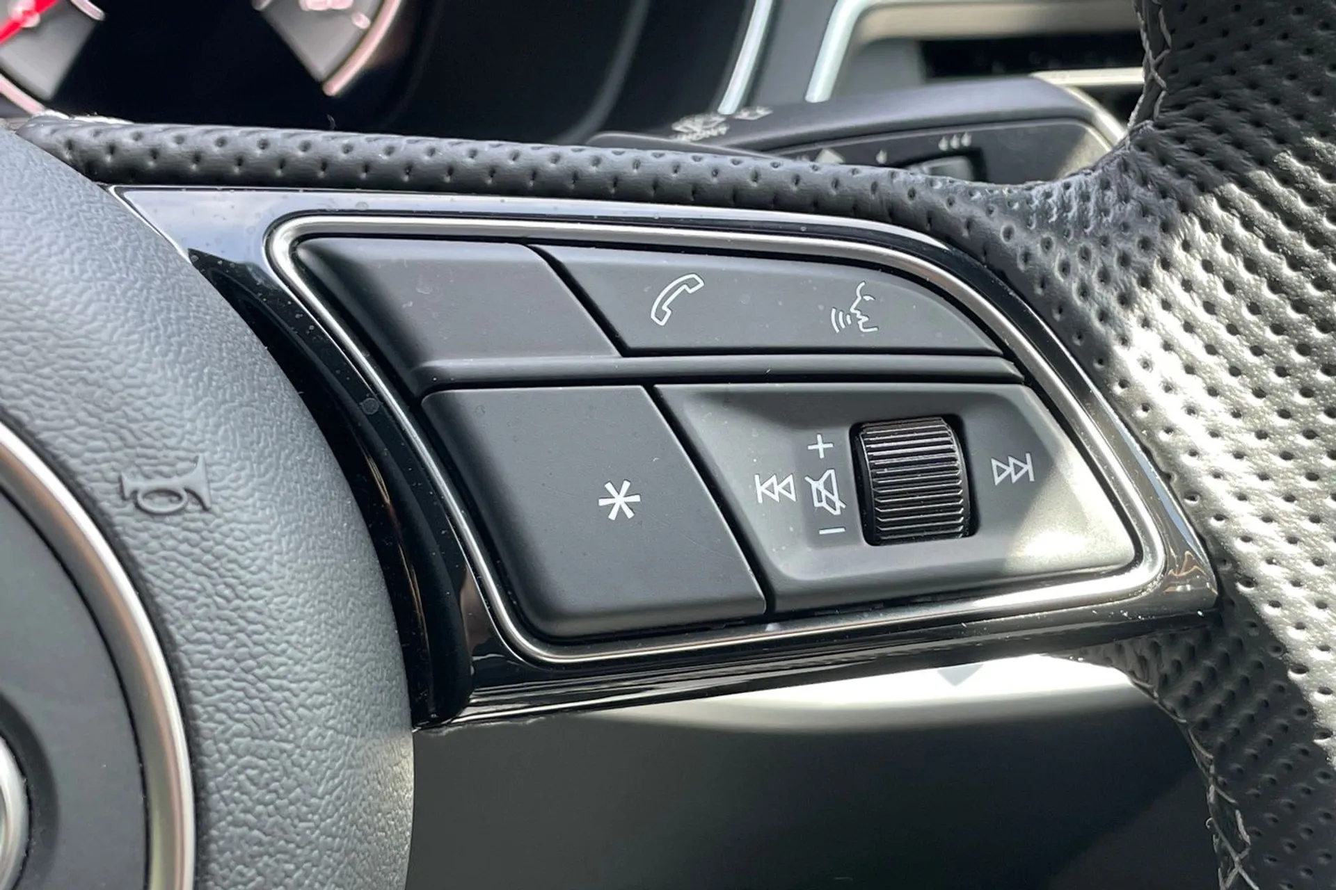 Audi A4 thumbnail image number 36
