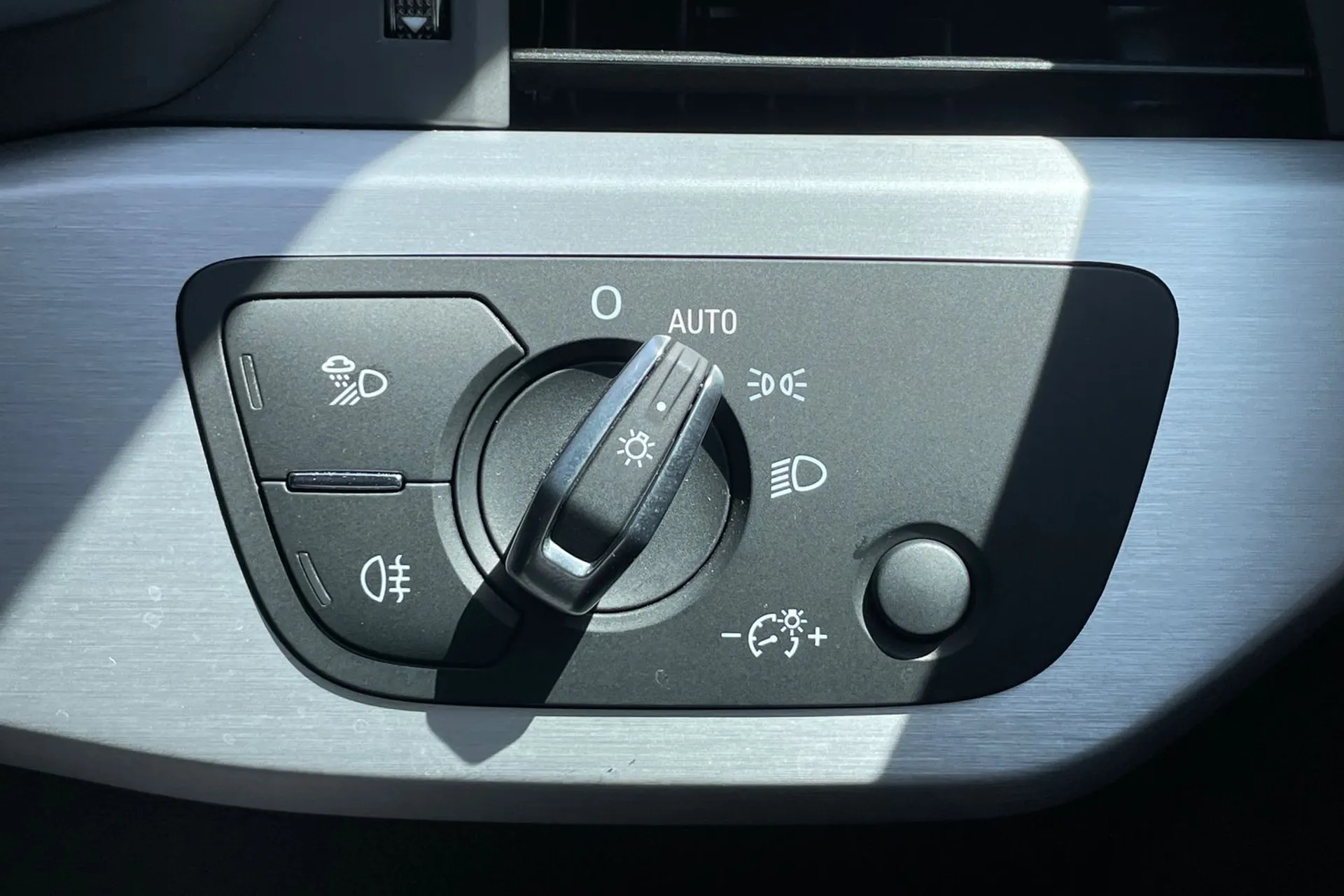 Audi A4 thumbnail image number 56