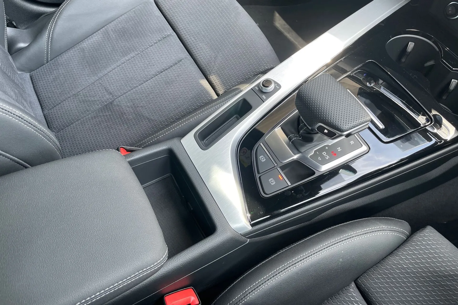 Audi A4 thumbnail image number 40