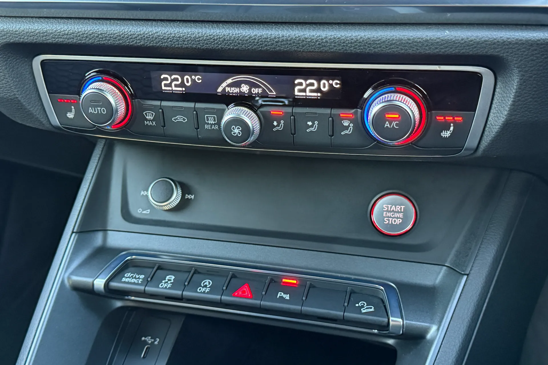 Audi RS Q3 thumbnail image number 16