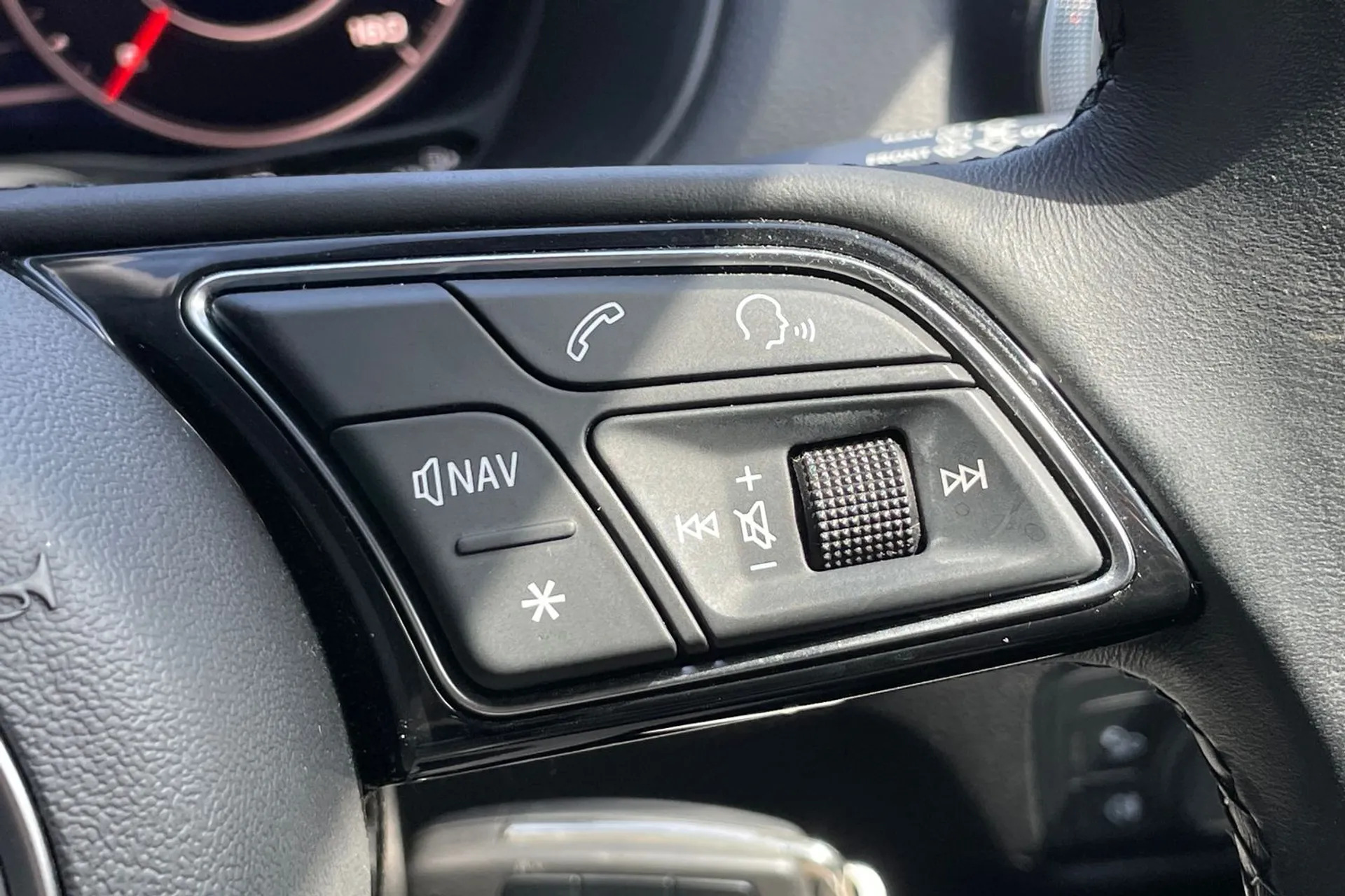 Audi Q2 thumbnail image number 36