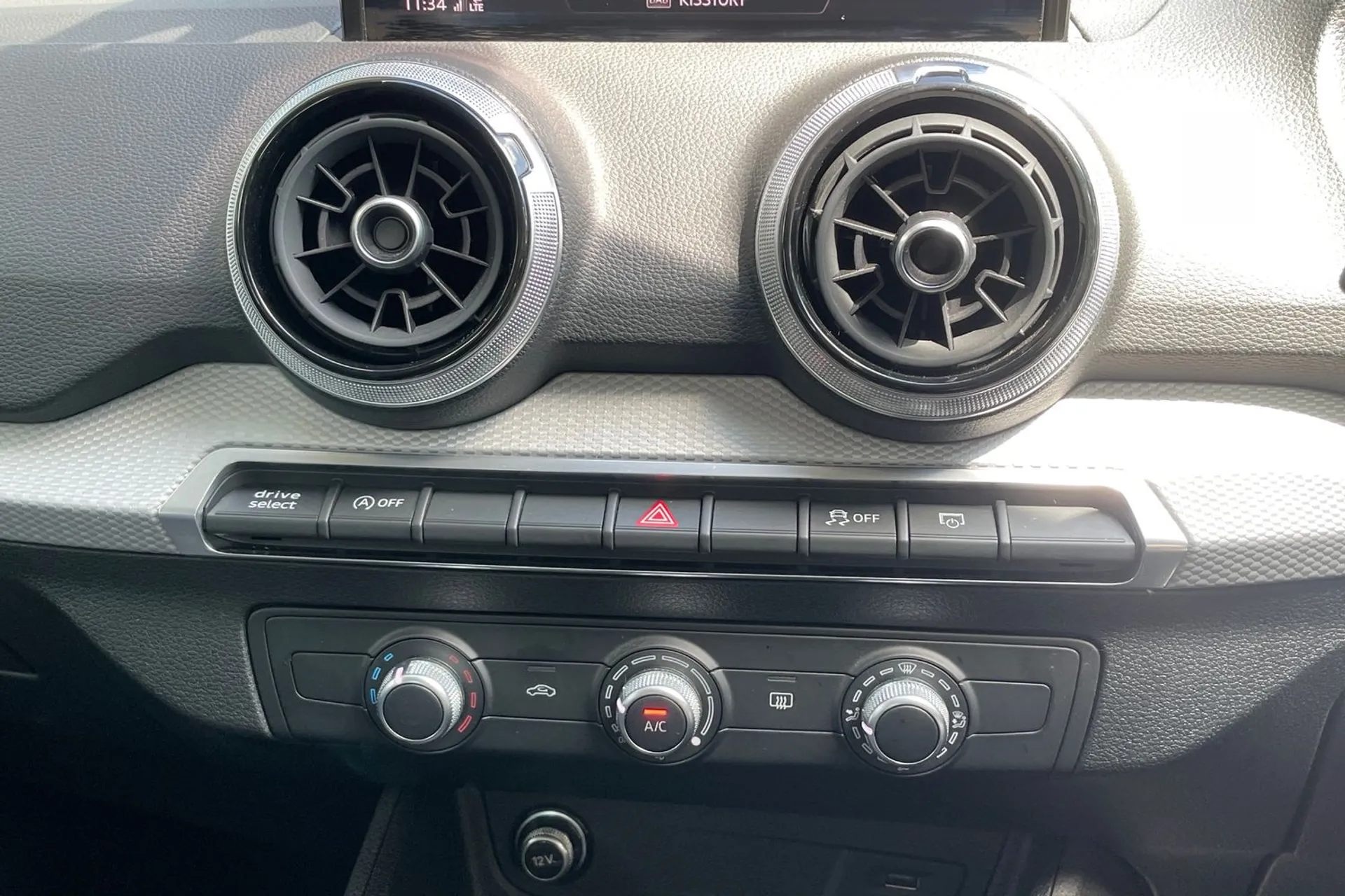 Audi Q2 thumbnail image number 38