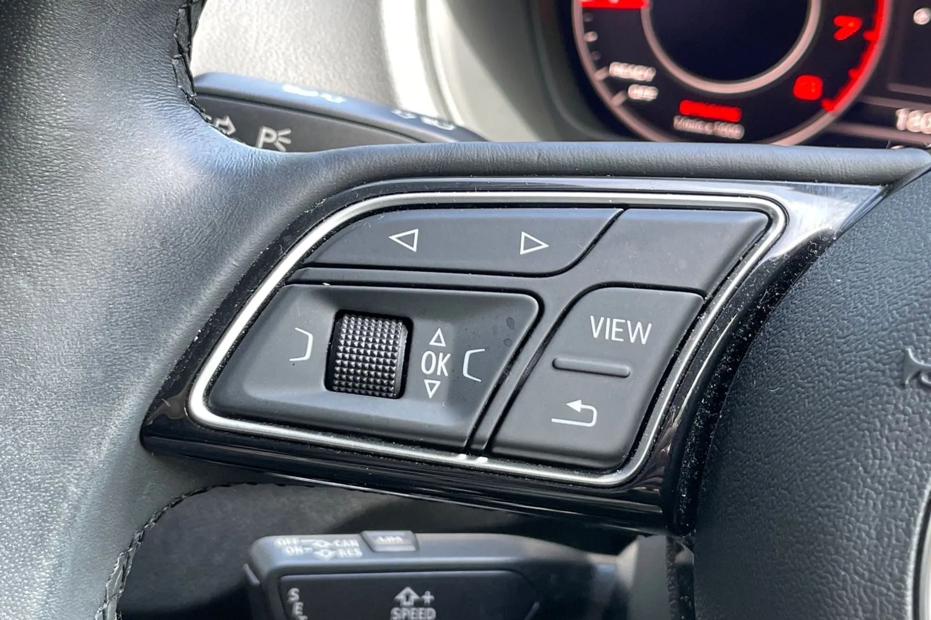 Audi Q2 thumbnail image number 35