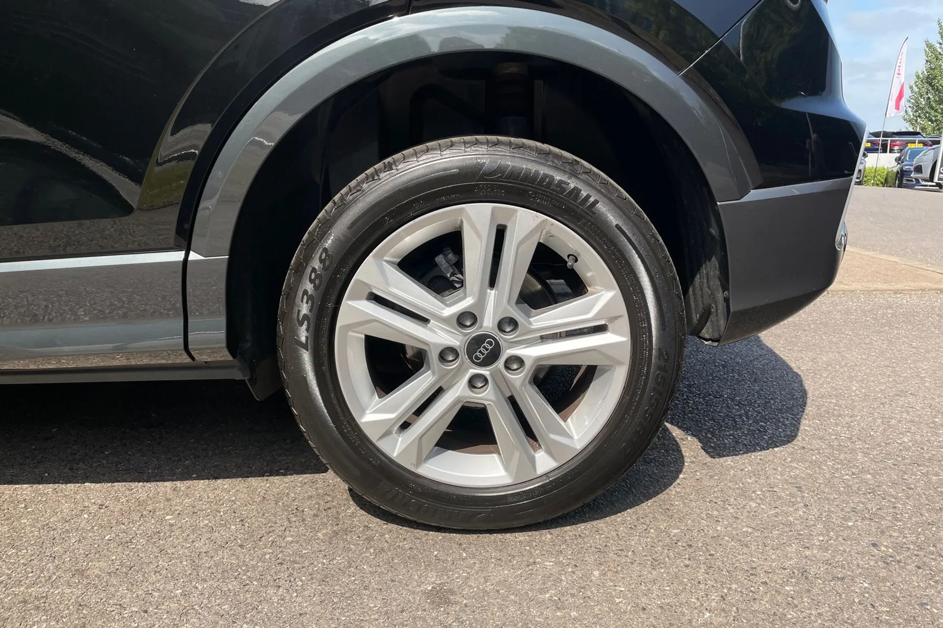Audi Q2 thumbnail image number 11