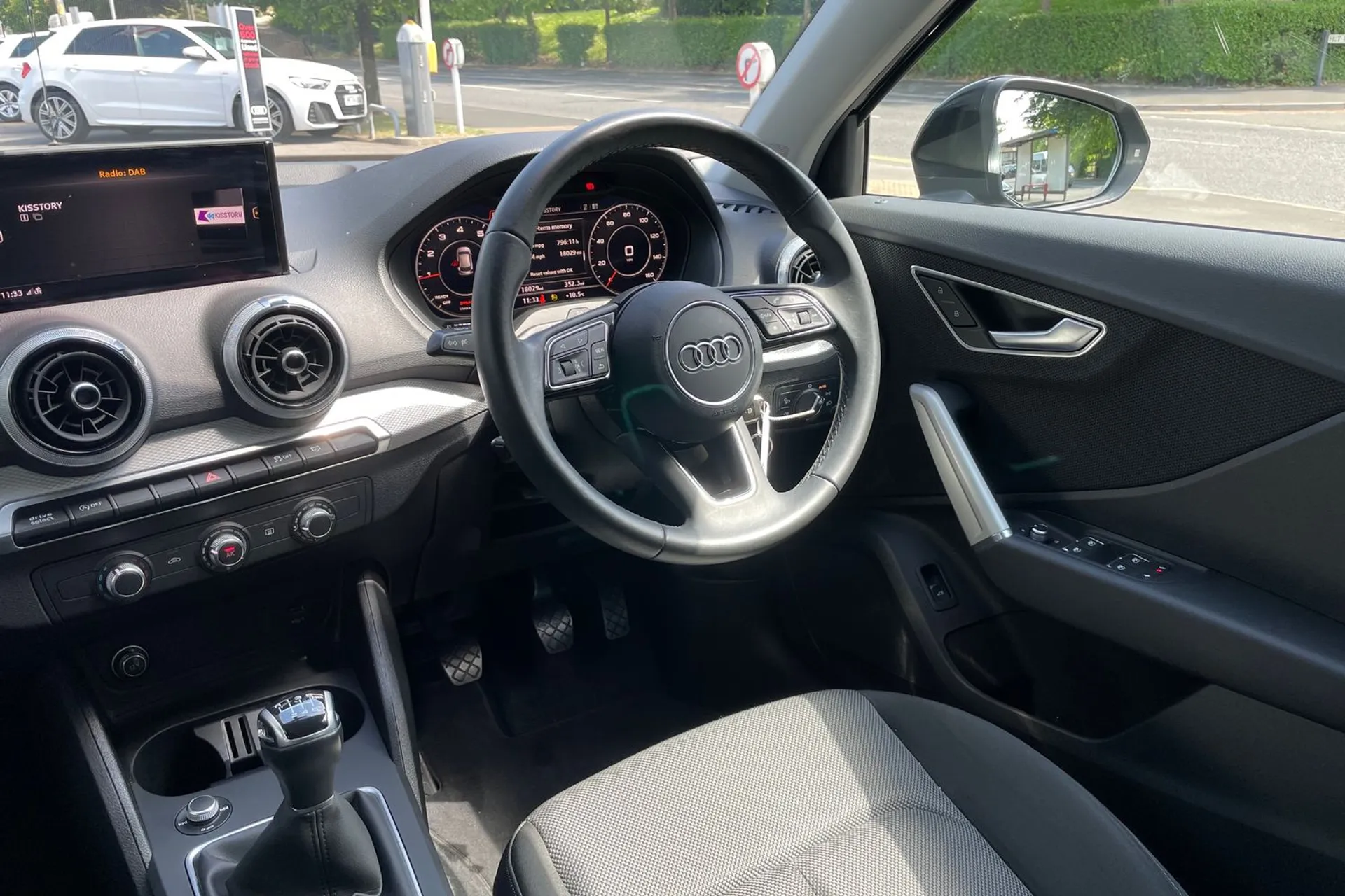 Audi Q2 thumbnail image number 32