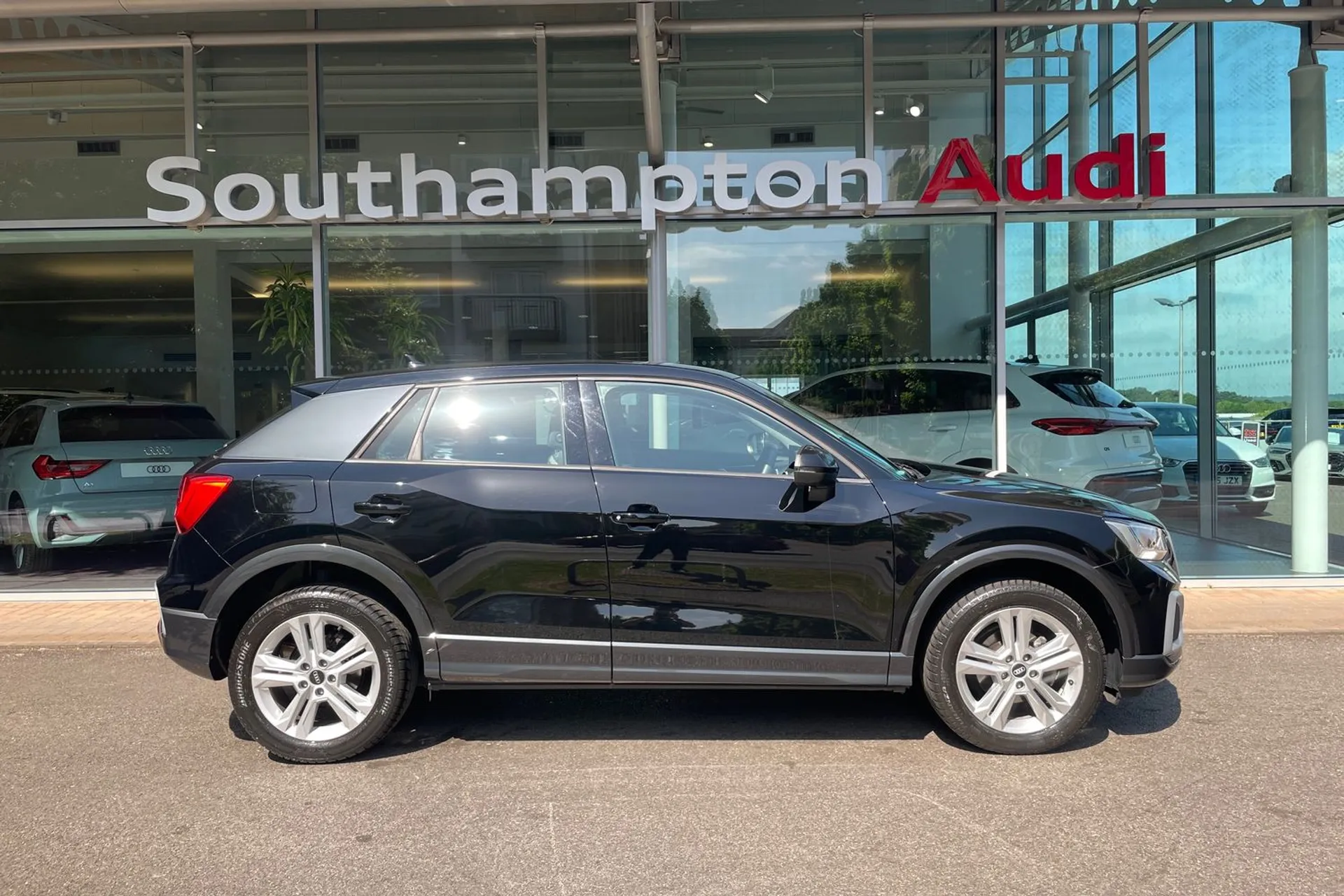 Audi Q2 thumbnail image number 2