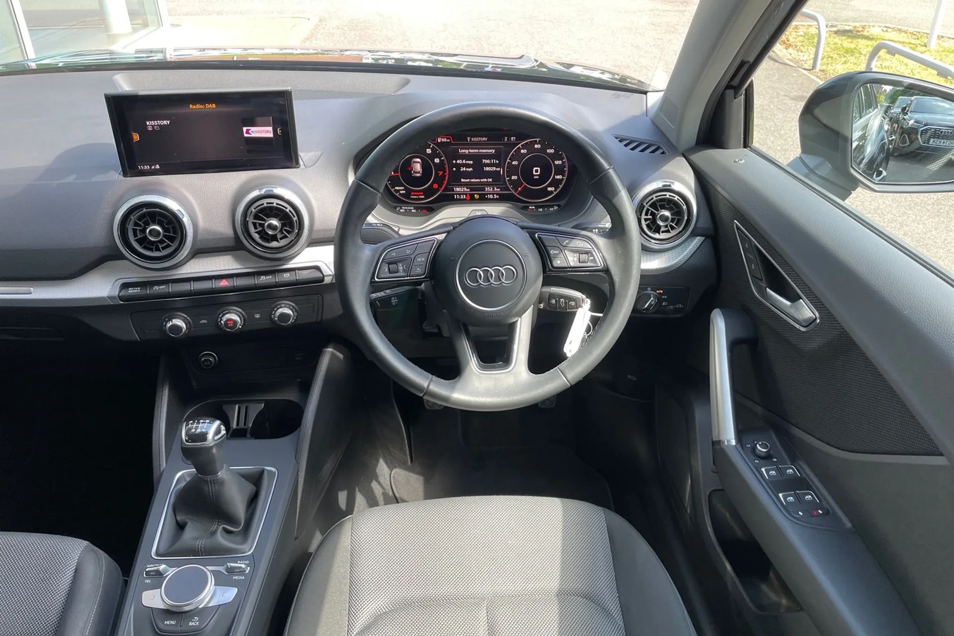 Audi Q2 thumbnail image number 33