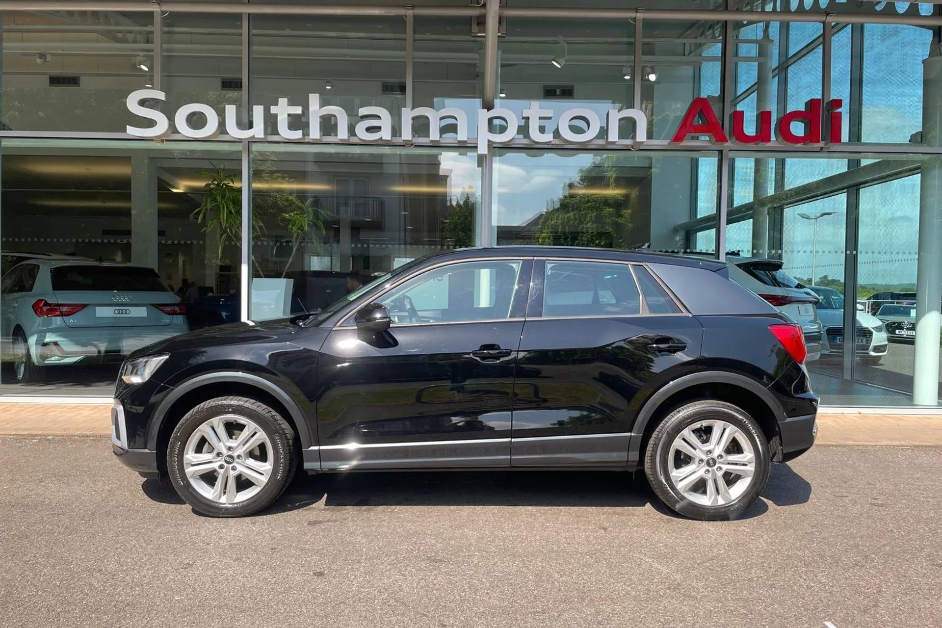 Audi Q2 thumbnail image number 8