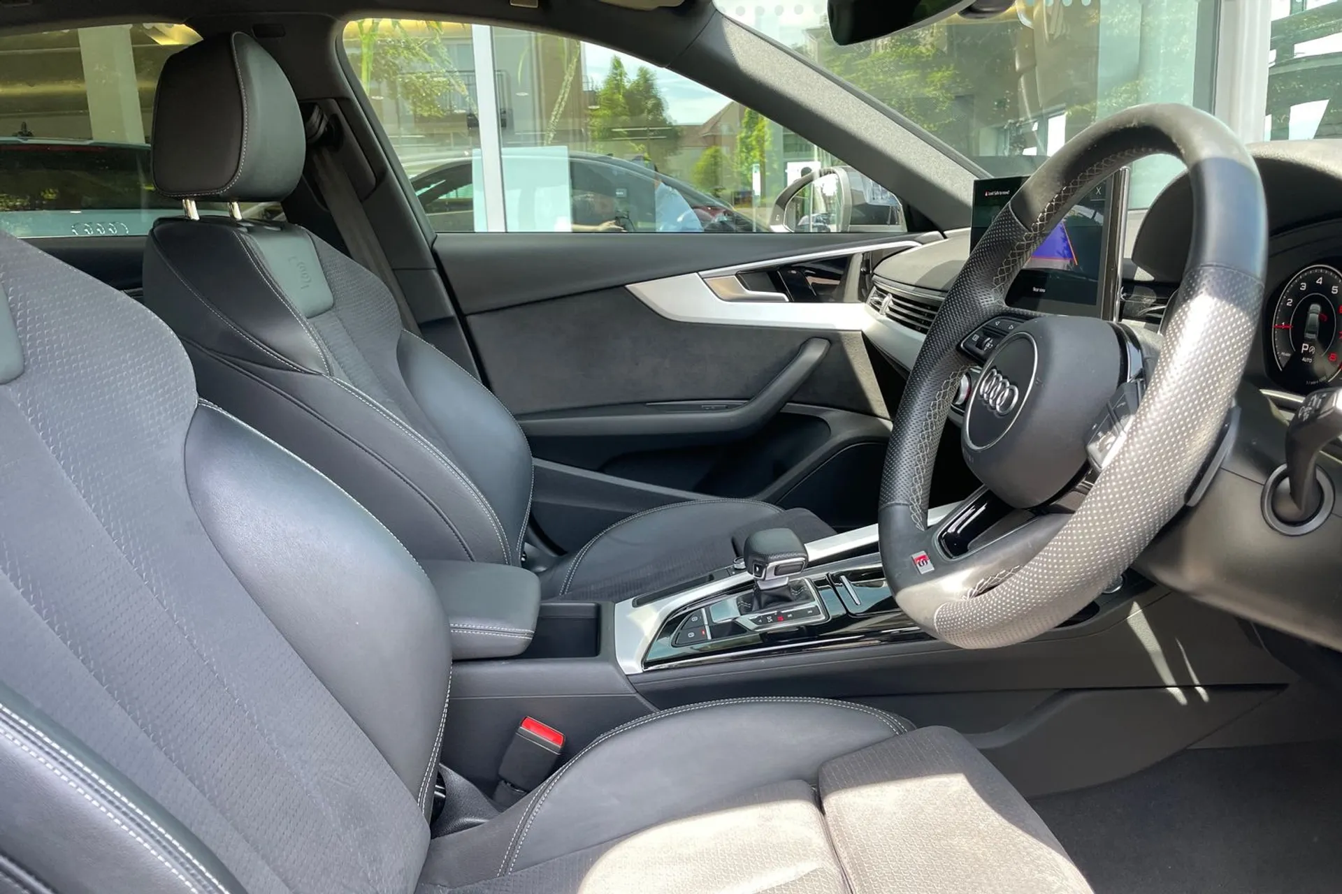 Audi A4 thumbnail image number 24