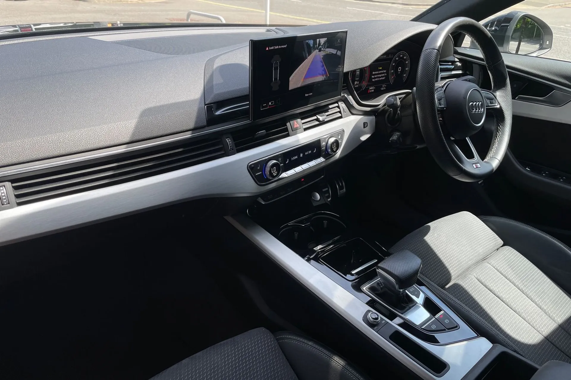 Audi A4 thumbnail image number 26