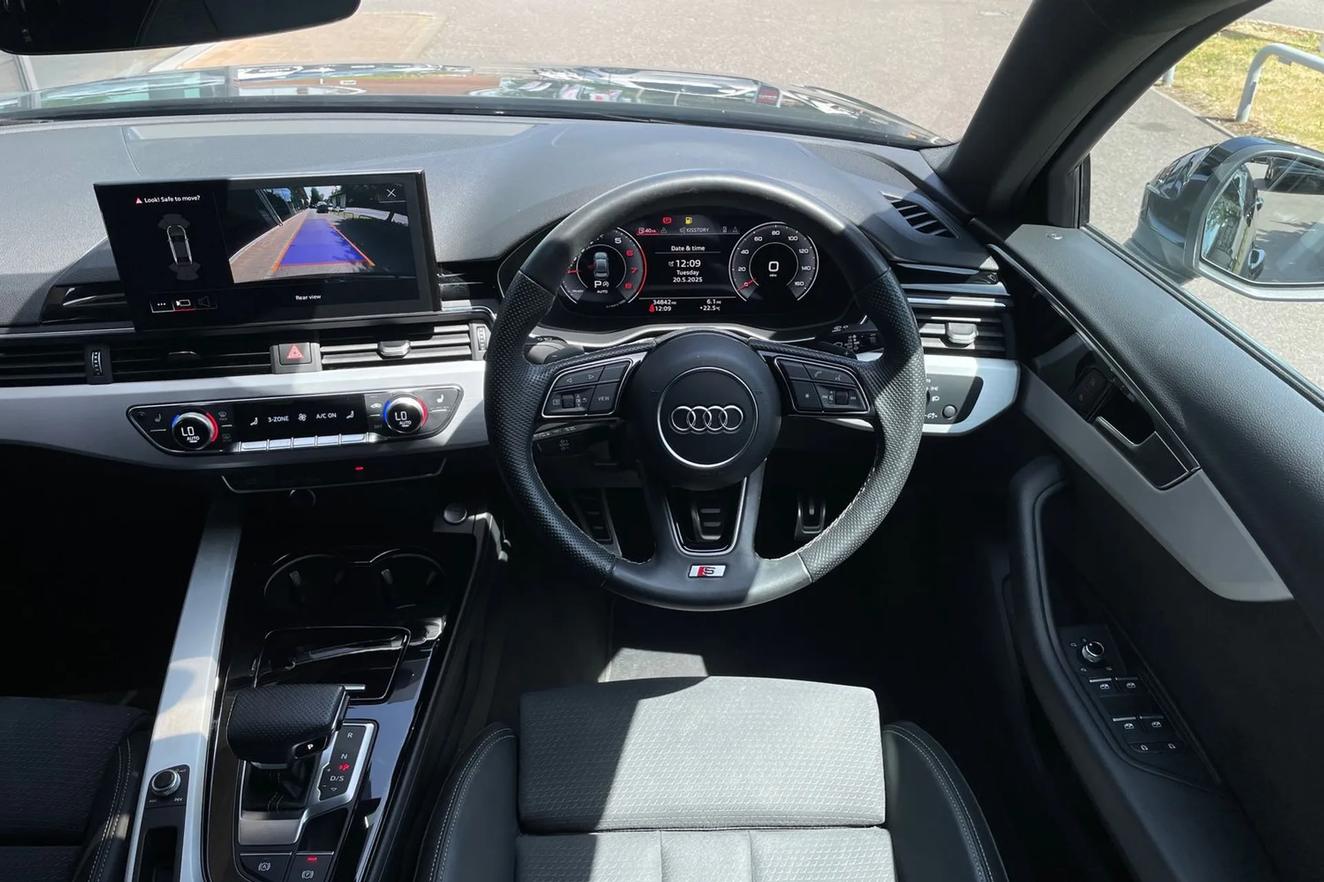 Audi A4 thumbnail image number 33