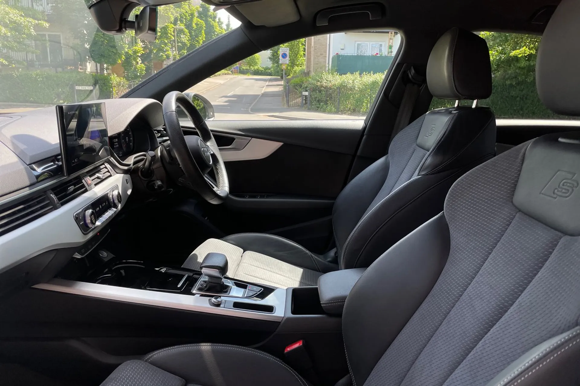 Audi A4 thumbnail image number 27