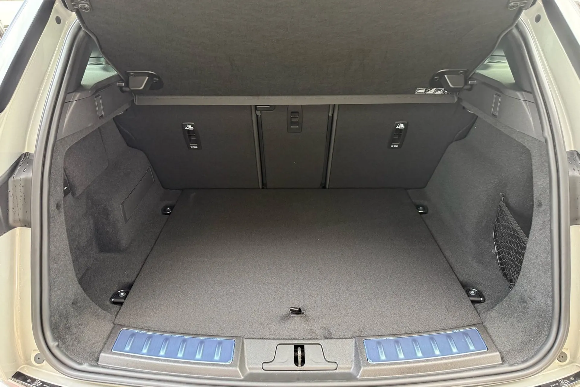 LAND ROVER RANGE ROVER EVOQUE thumbnail image number 41