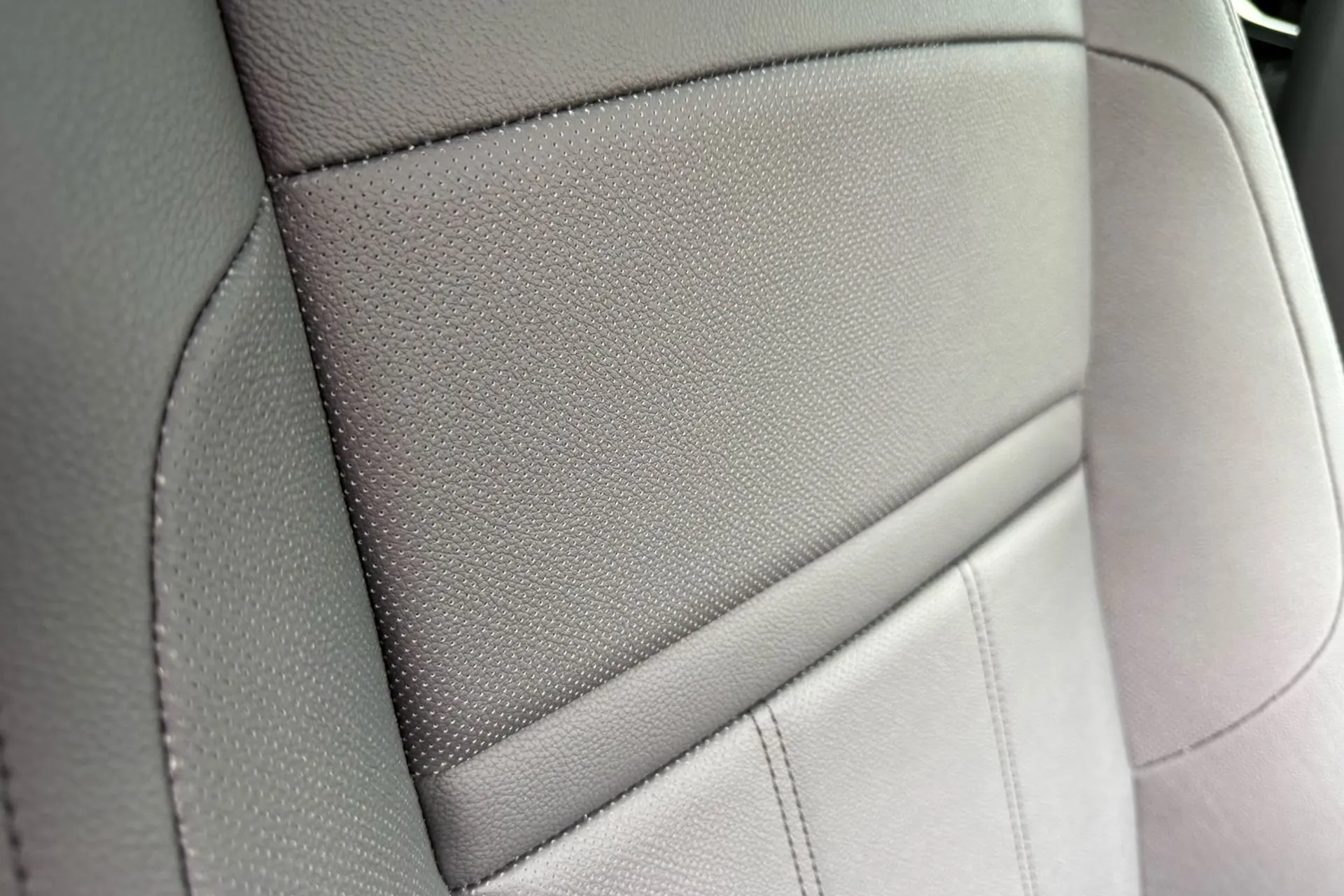 LAND ROVER RANGE ROVER EVOQUE thumbnail image number 35