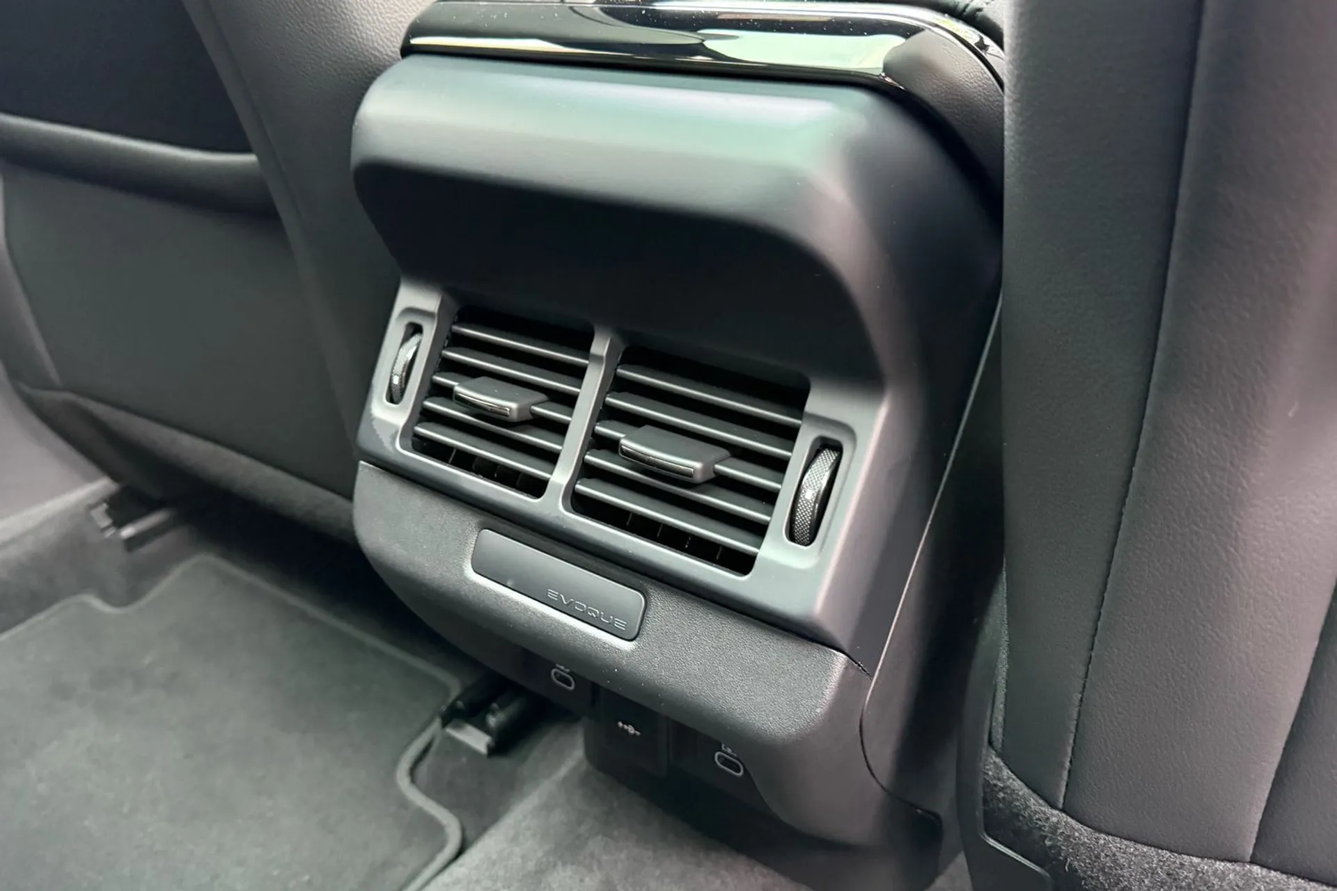 LAND ROVER RANGE ROVER EVOQUE thumbnail image number 34