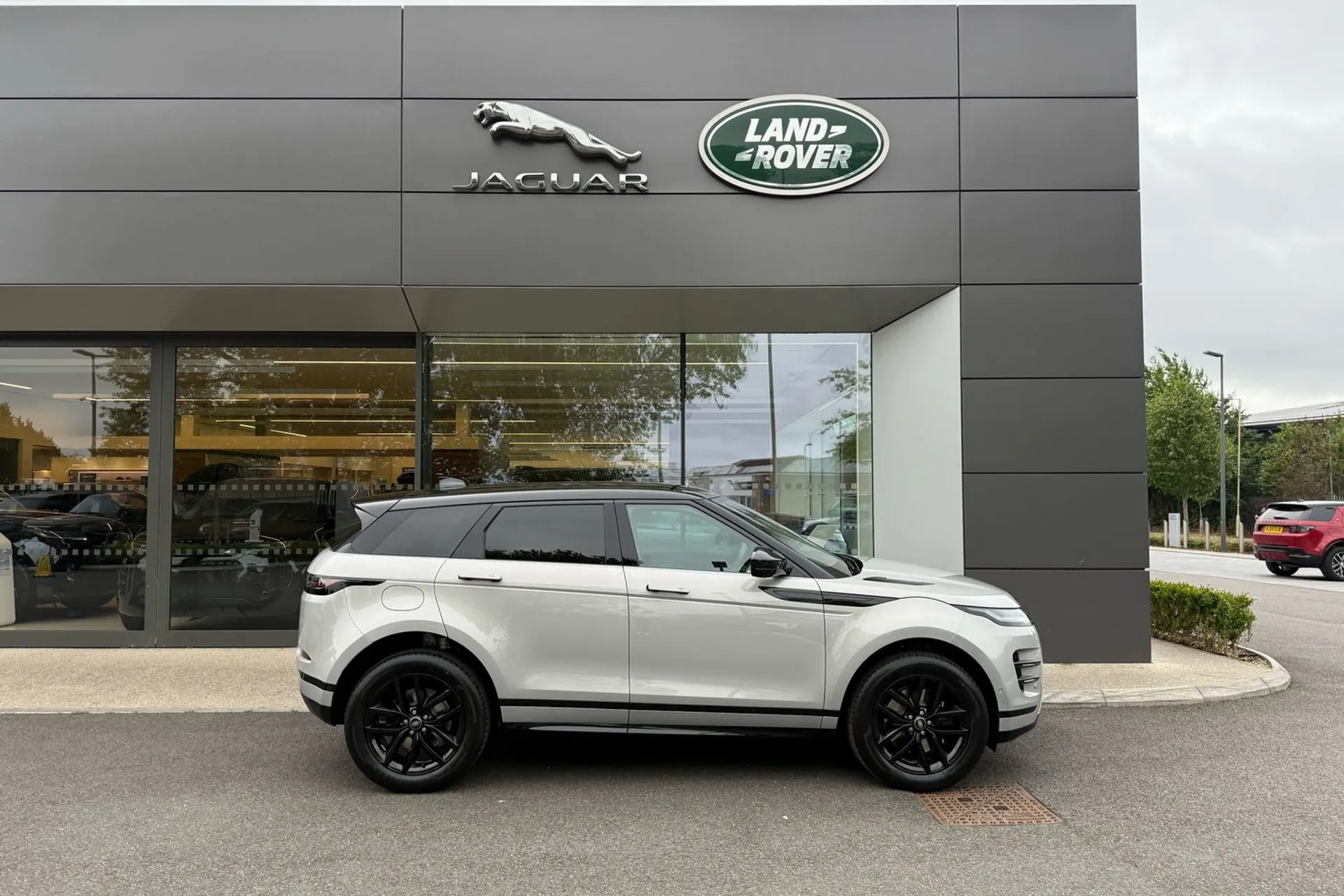 LAND ROVER RANGE ROVER EVOQUE thumbnail image number 2