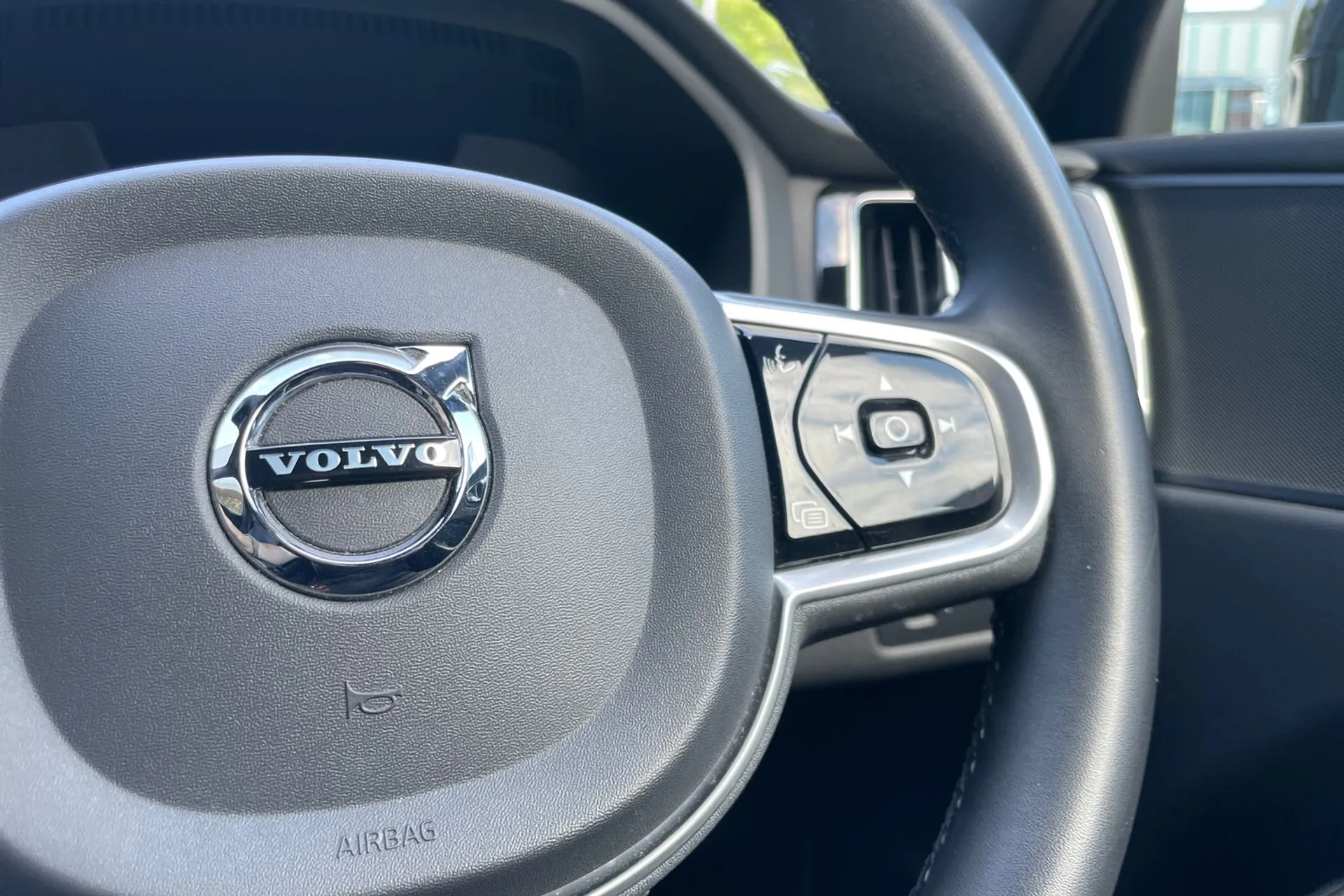 Volvo XC60 thumbnail image number 36