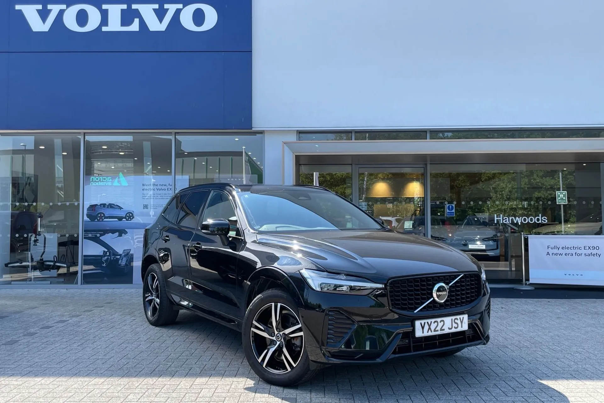 Volvo XC60 focused image
