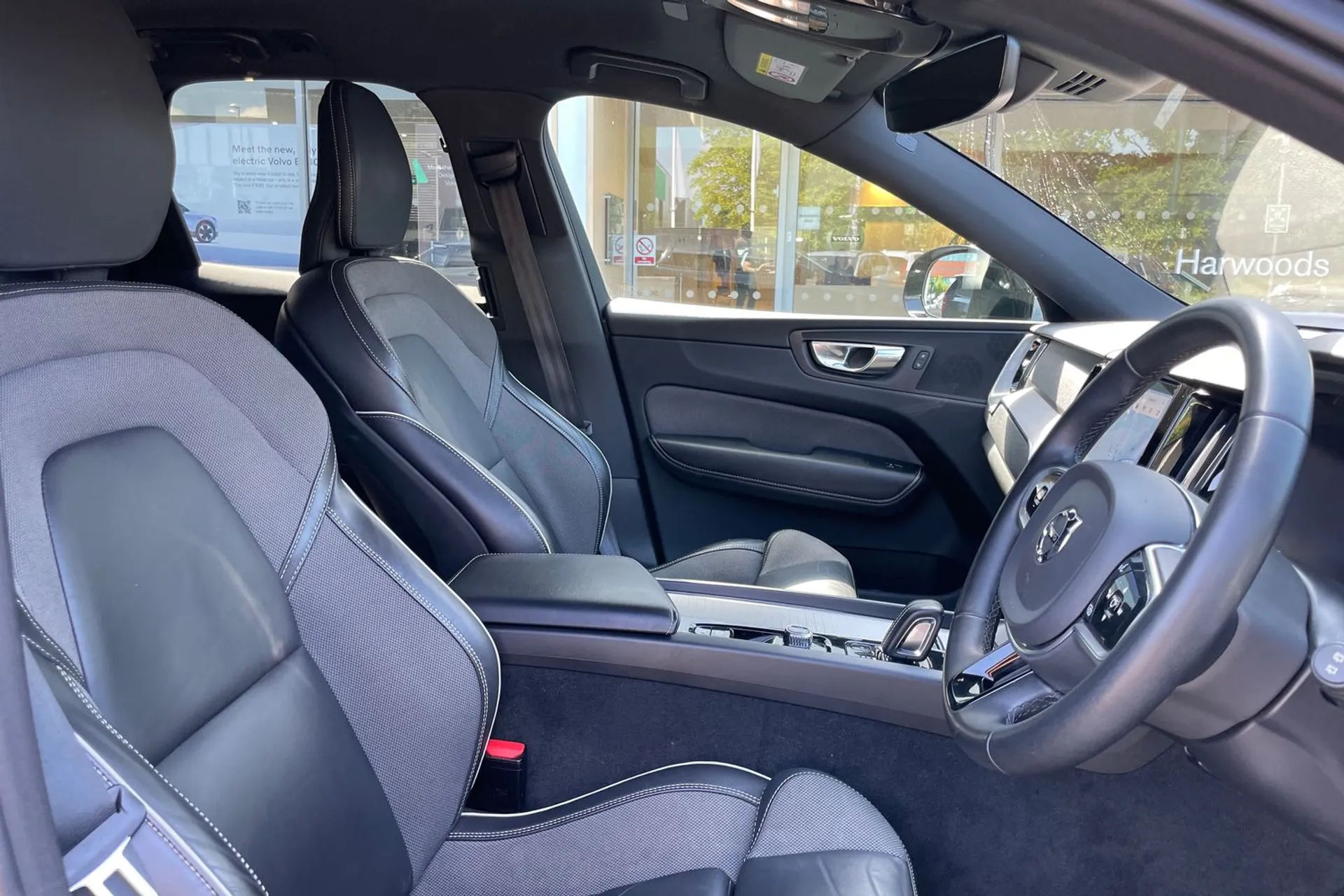 Volvo XC60 thumbnail image number 25