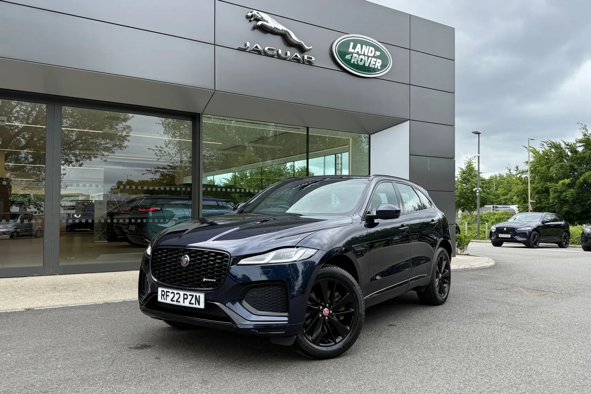 Jaguar F-PACE thumbnail image number 28