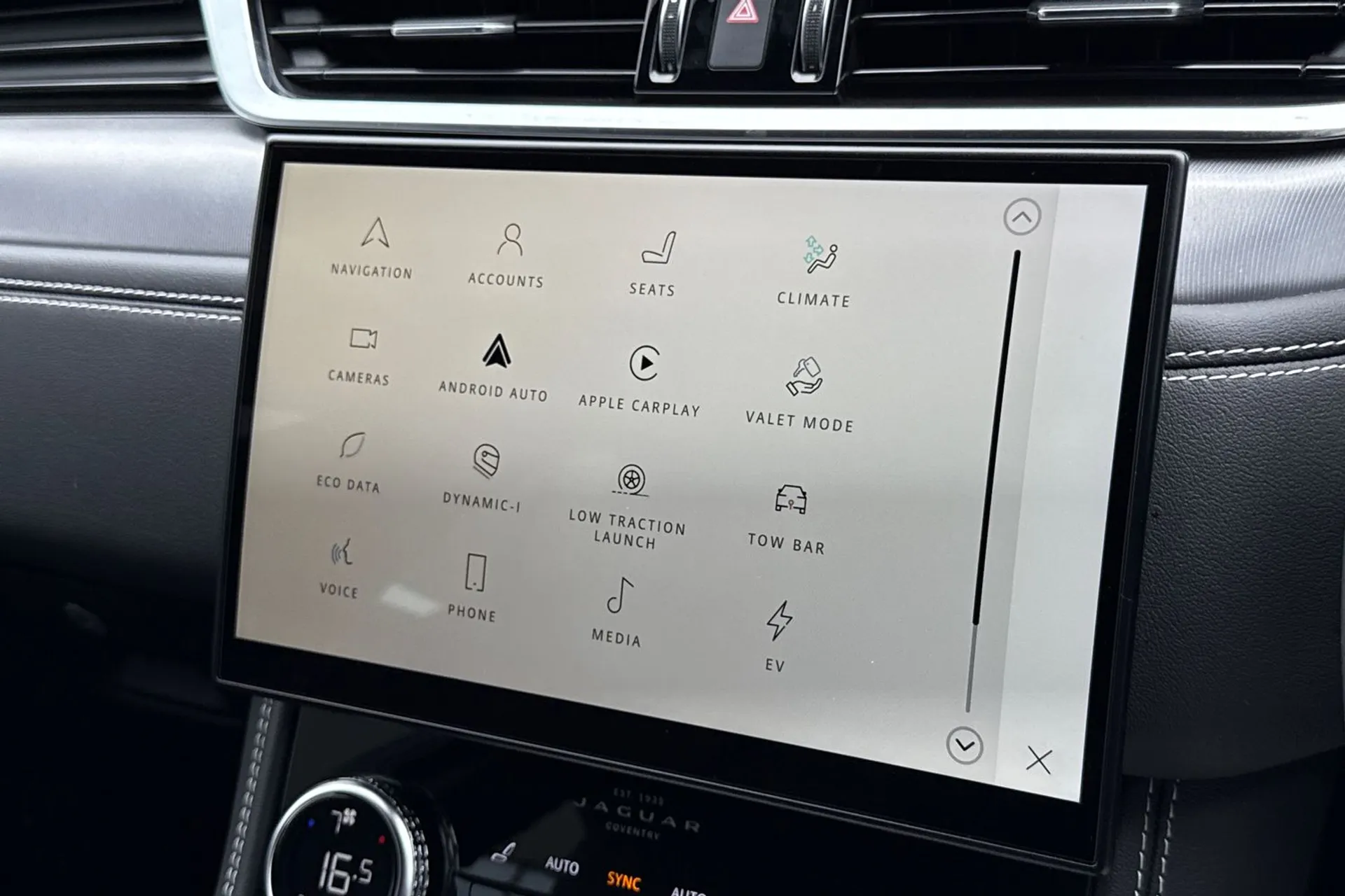 Jaguar F-PACE thumbnail image number 44