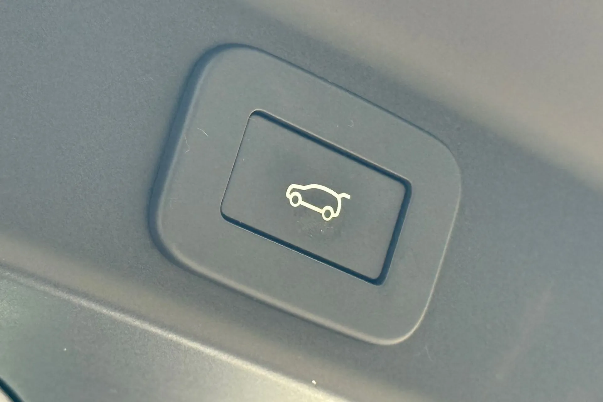 Jaguar F-PACE thumbnail image number 40