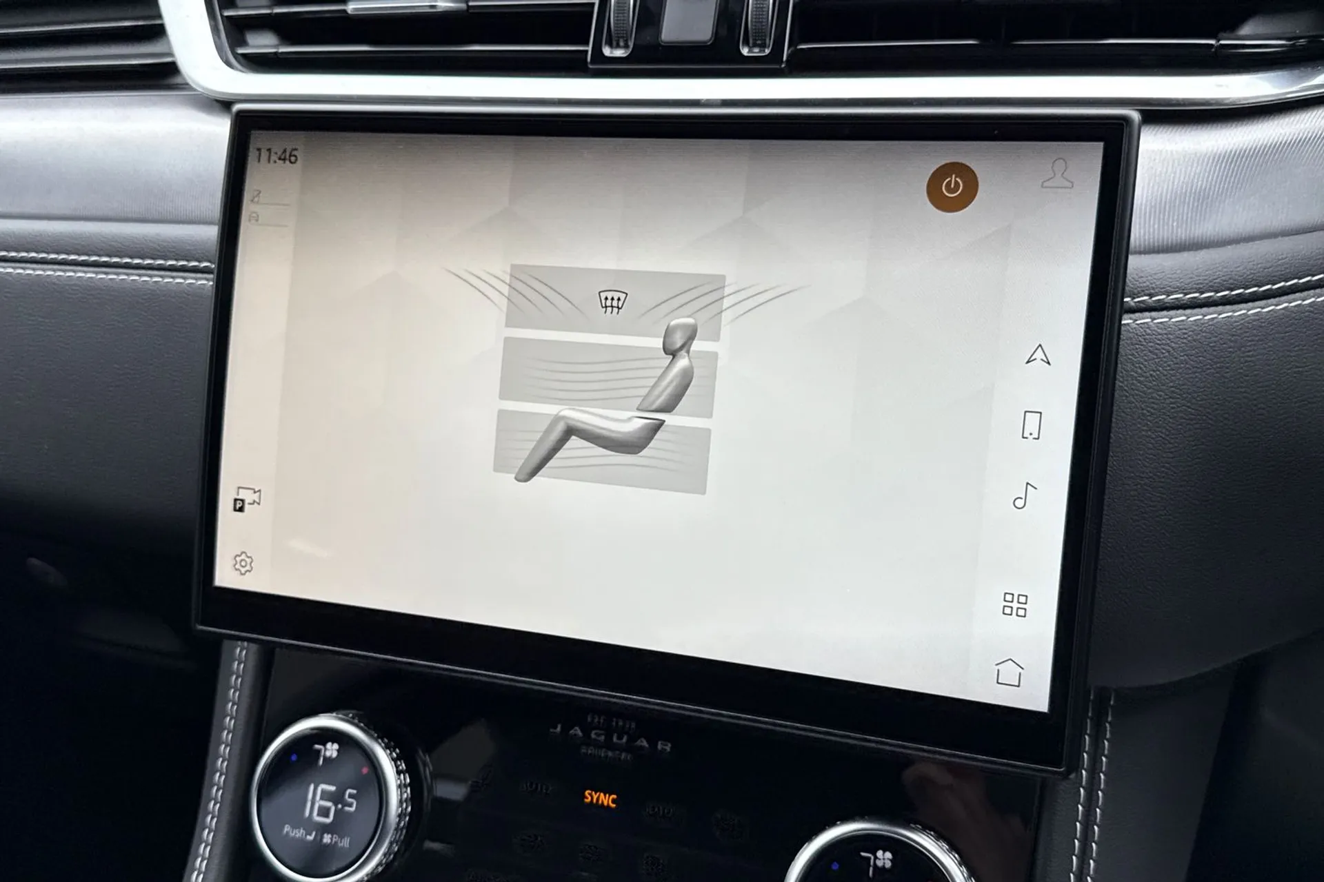 Jaguar F-PACE thumbnail image number 18