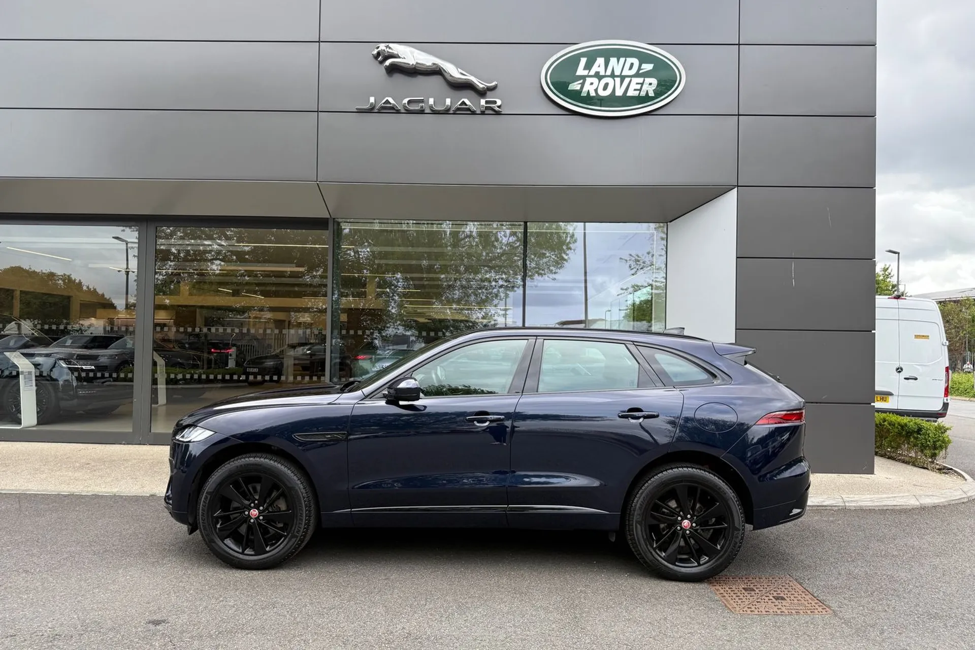 Jaguar F-PACE thumbnail image number 26