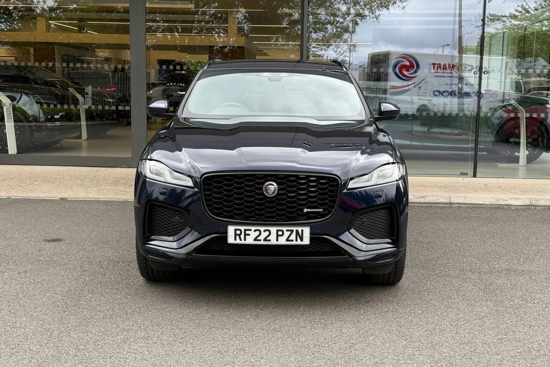 Jaguar F-PACE thumbnail image number 6