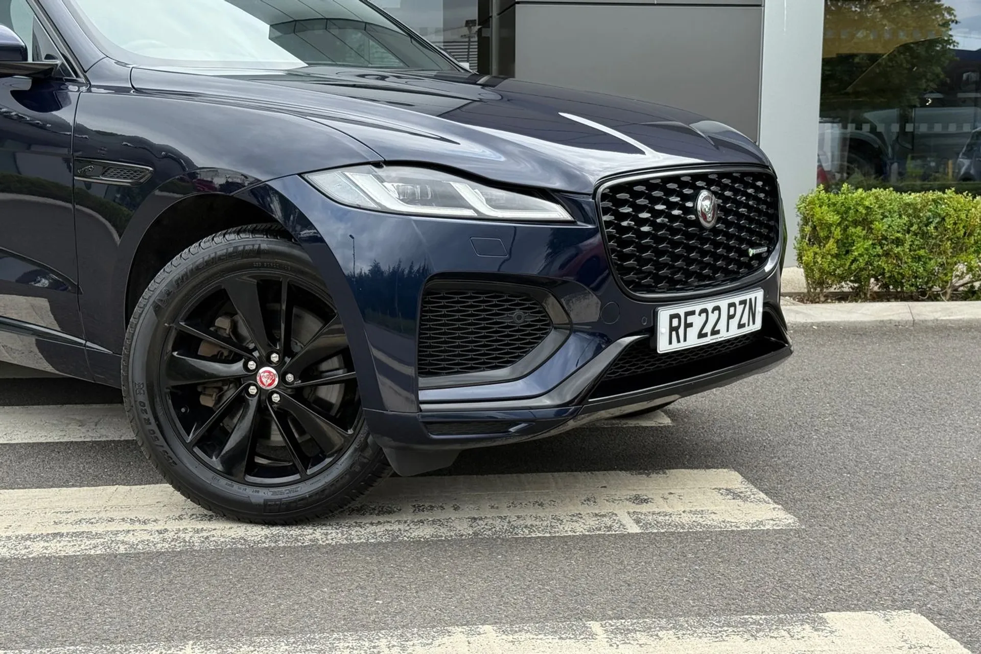 Jaguar F-PACE thumbnail image number 30