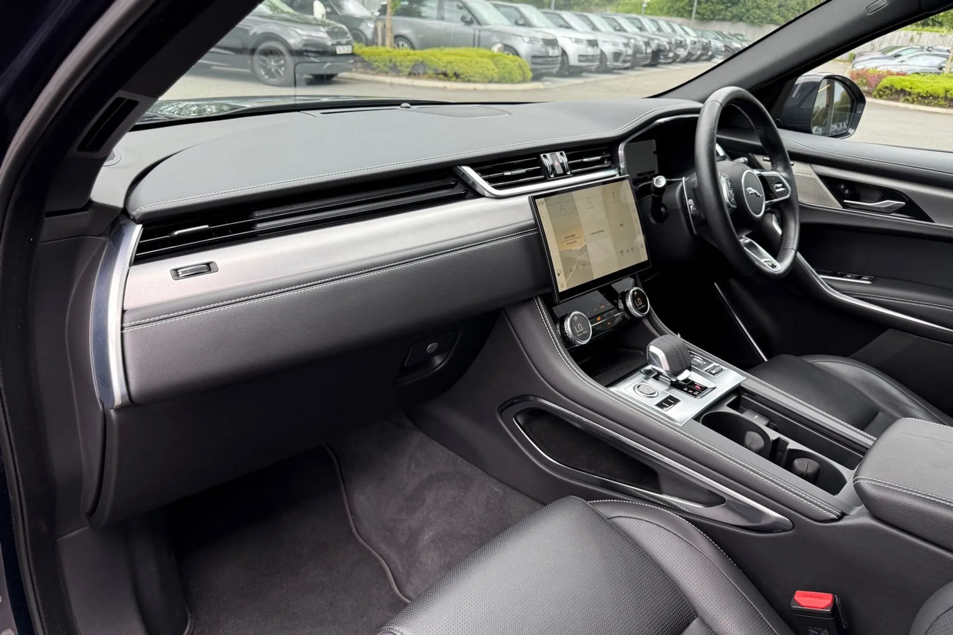 Jaguar F-PACE thumbnail image number 47