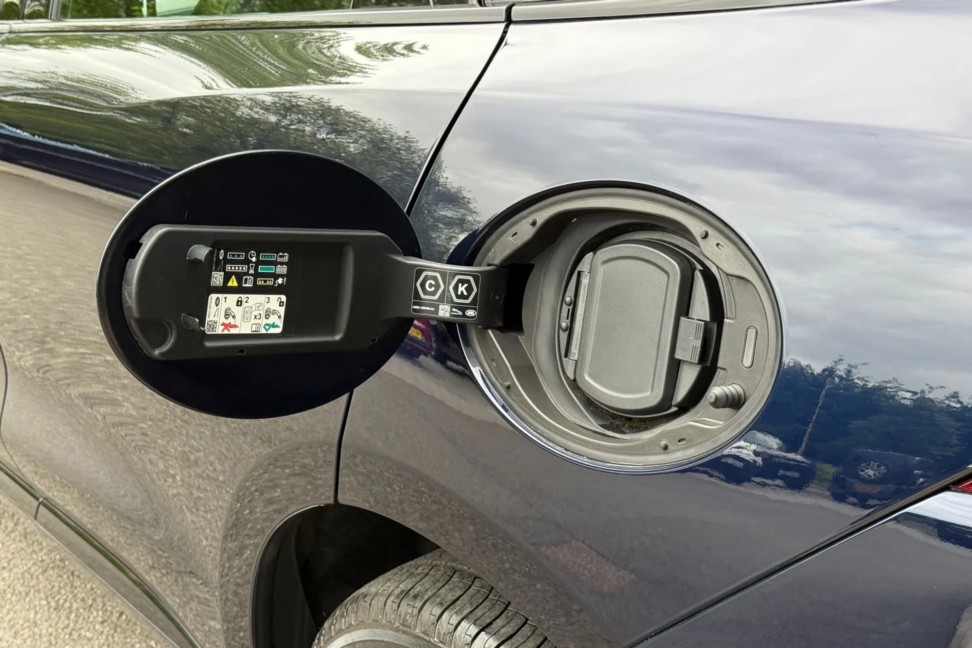 Jaguar F-PACE thumbnail image number 37