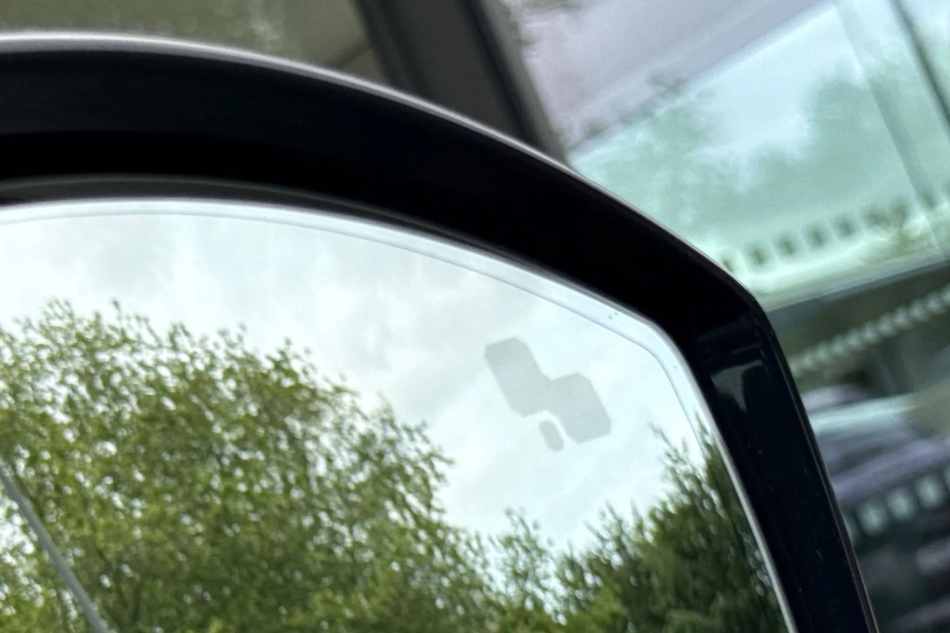 Jaguar F-PACE thumbnail image number 36