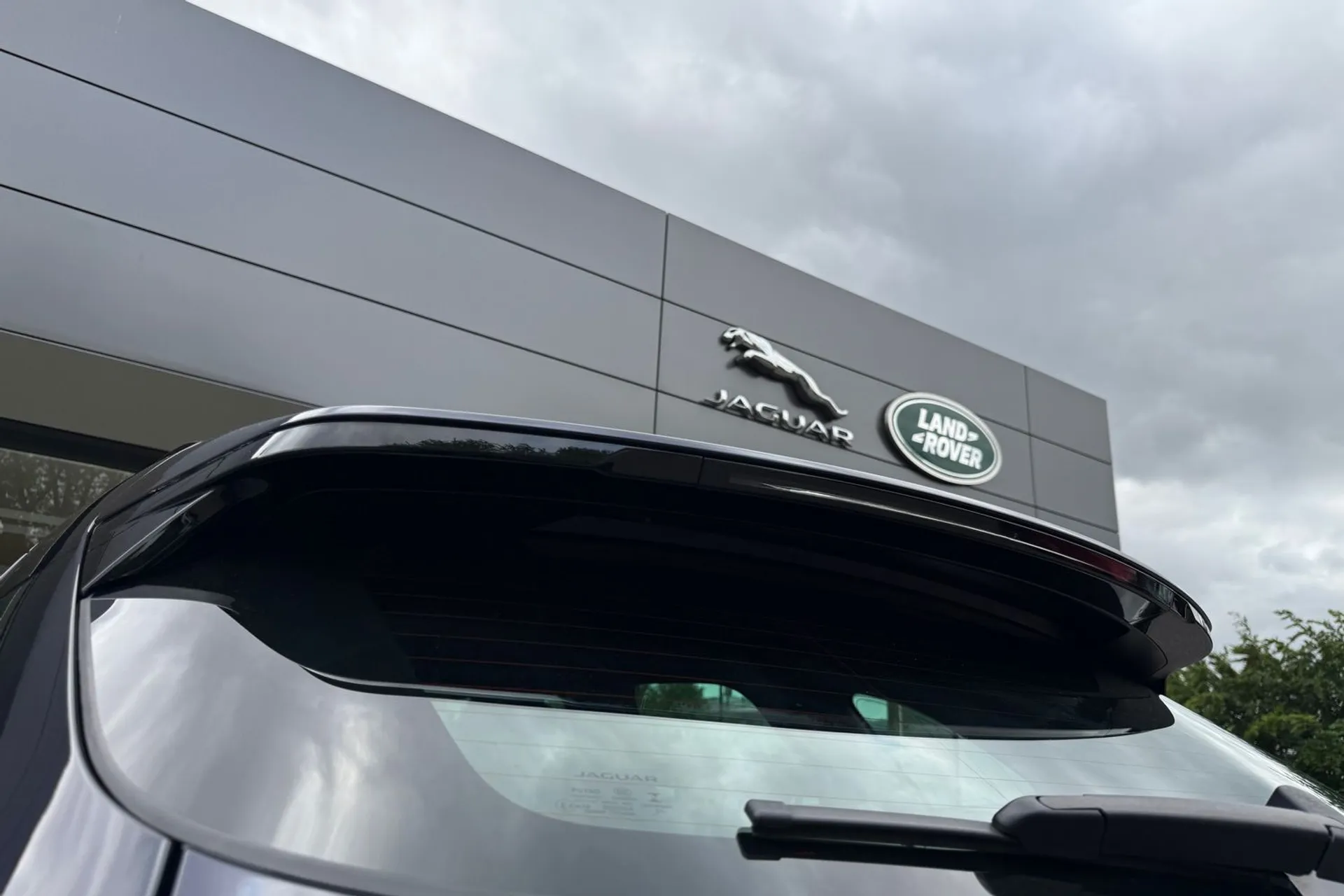 Jaguar F-PACE thumbnail image number 32