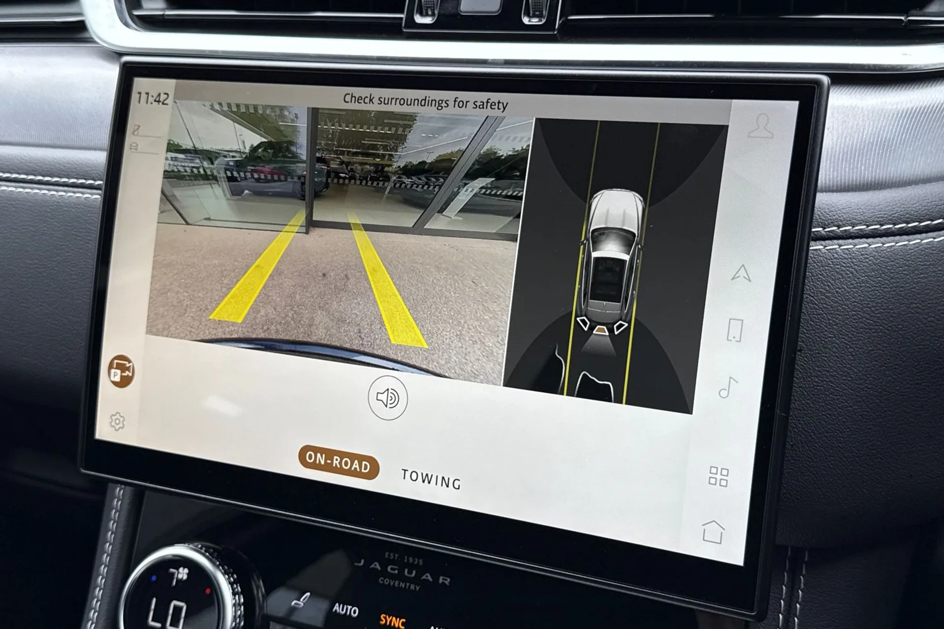 Jaguar F-PACE thumbnail image number 5
