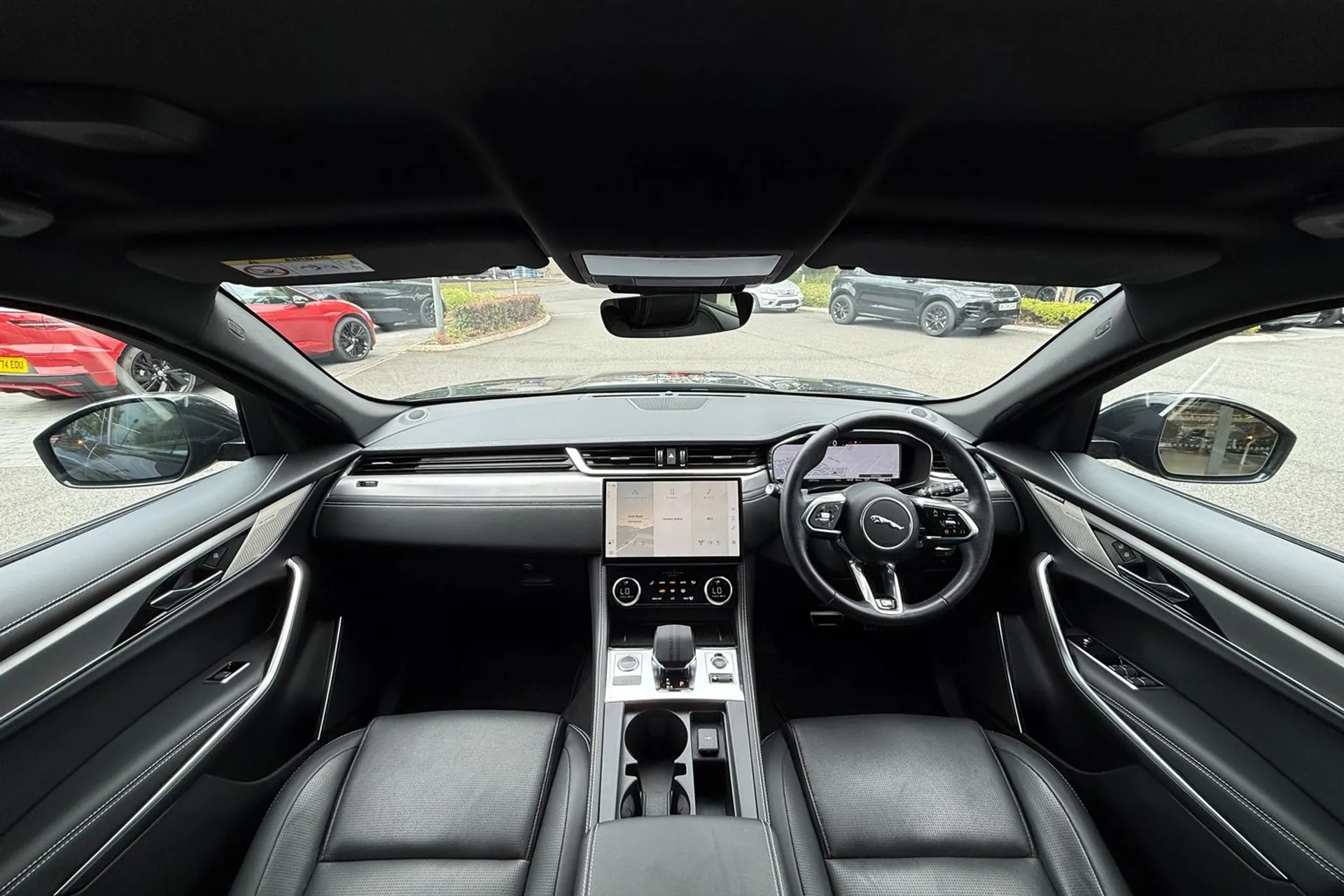 Jaguar F-PACE thumbnail image number 3