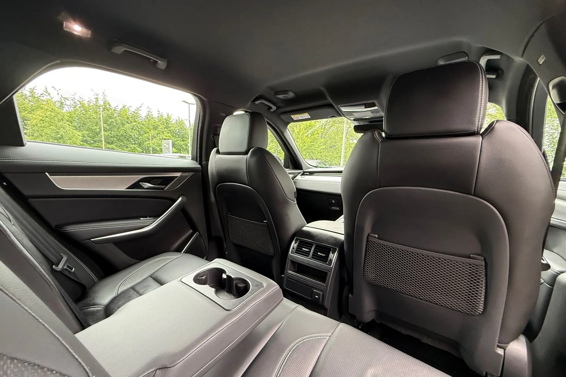 Jaguar F-PACE thumbnail image number 41