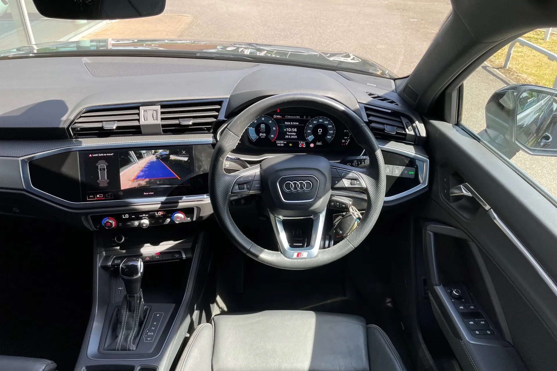 Audi Q3 thumbnail image number 33