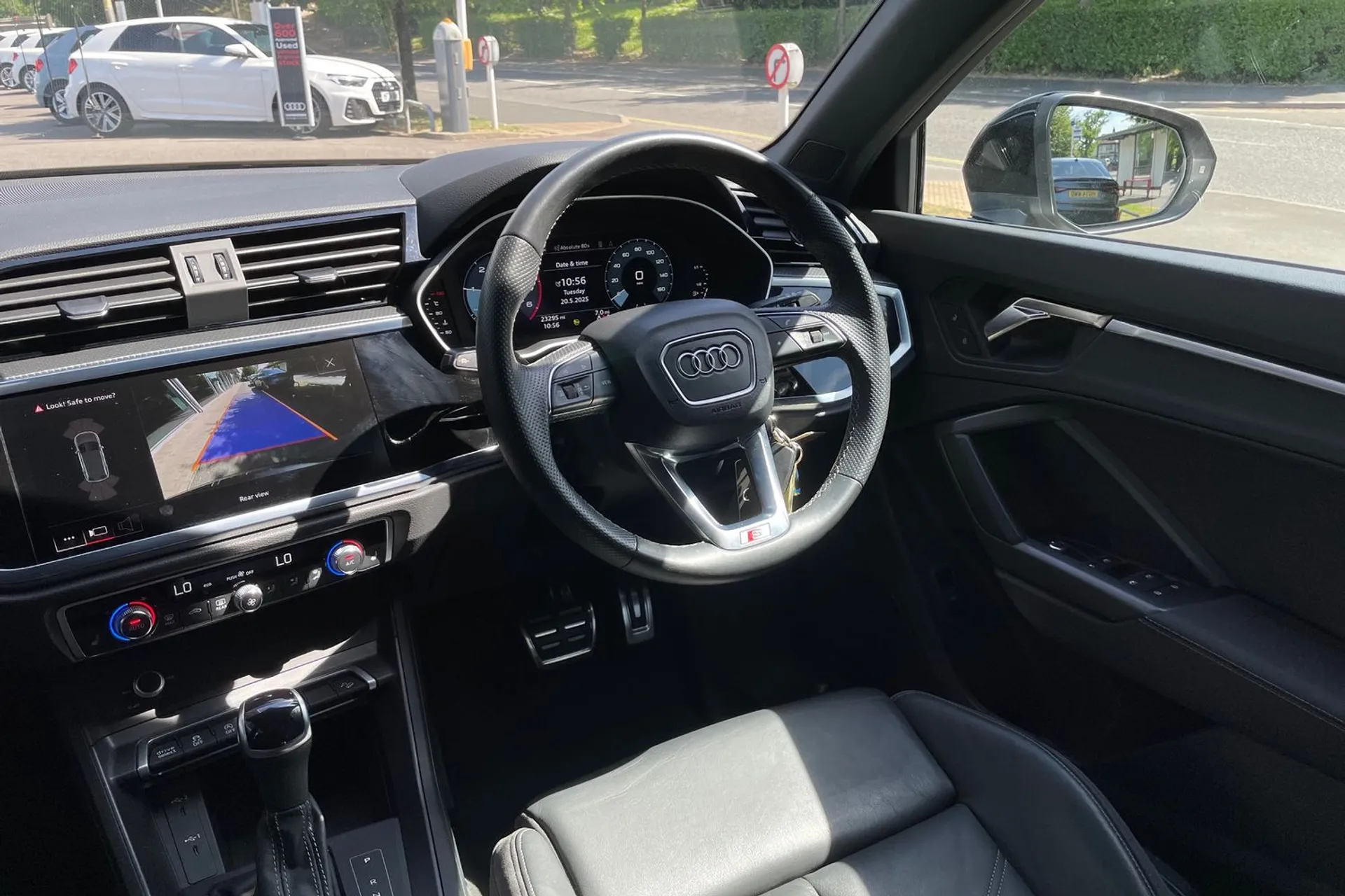 Audi Q3 thumbnail image number 32