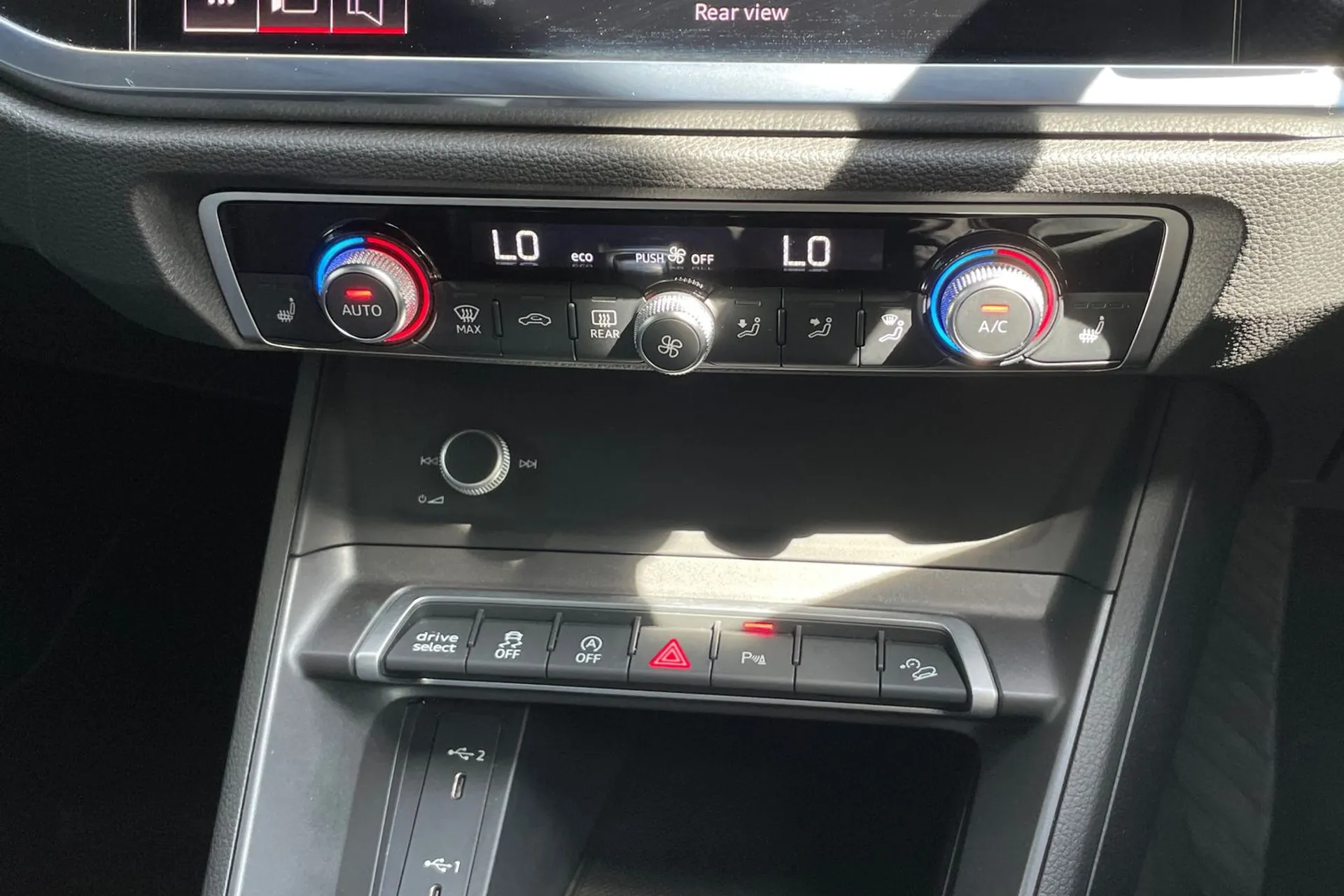 Audi Q3 thumbnail image number 38