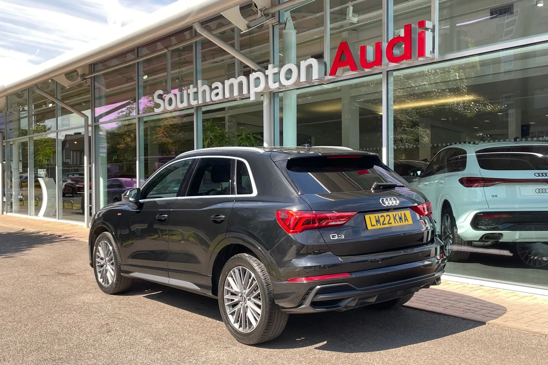 Audi Q3 thumbnail image number 8