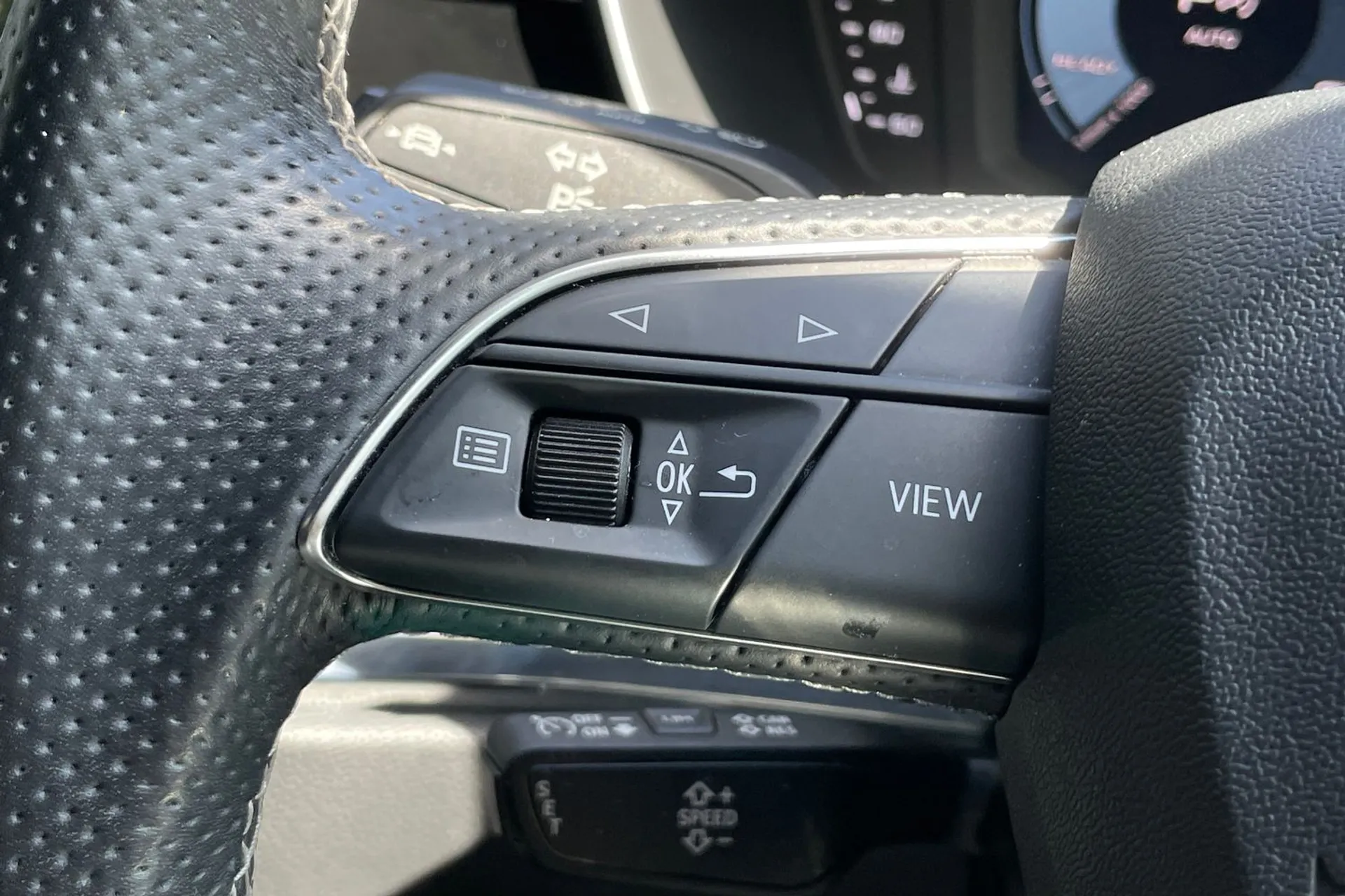 Audi Q3 thumbnail image number 35