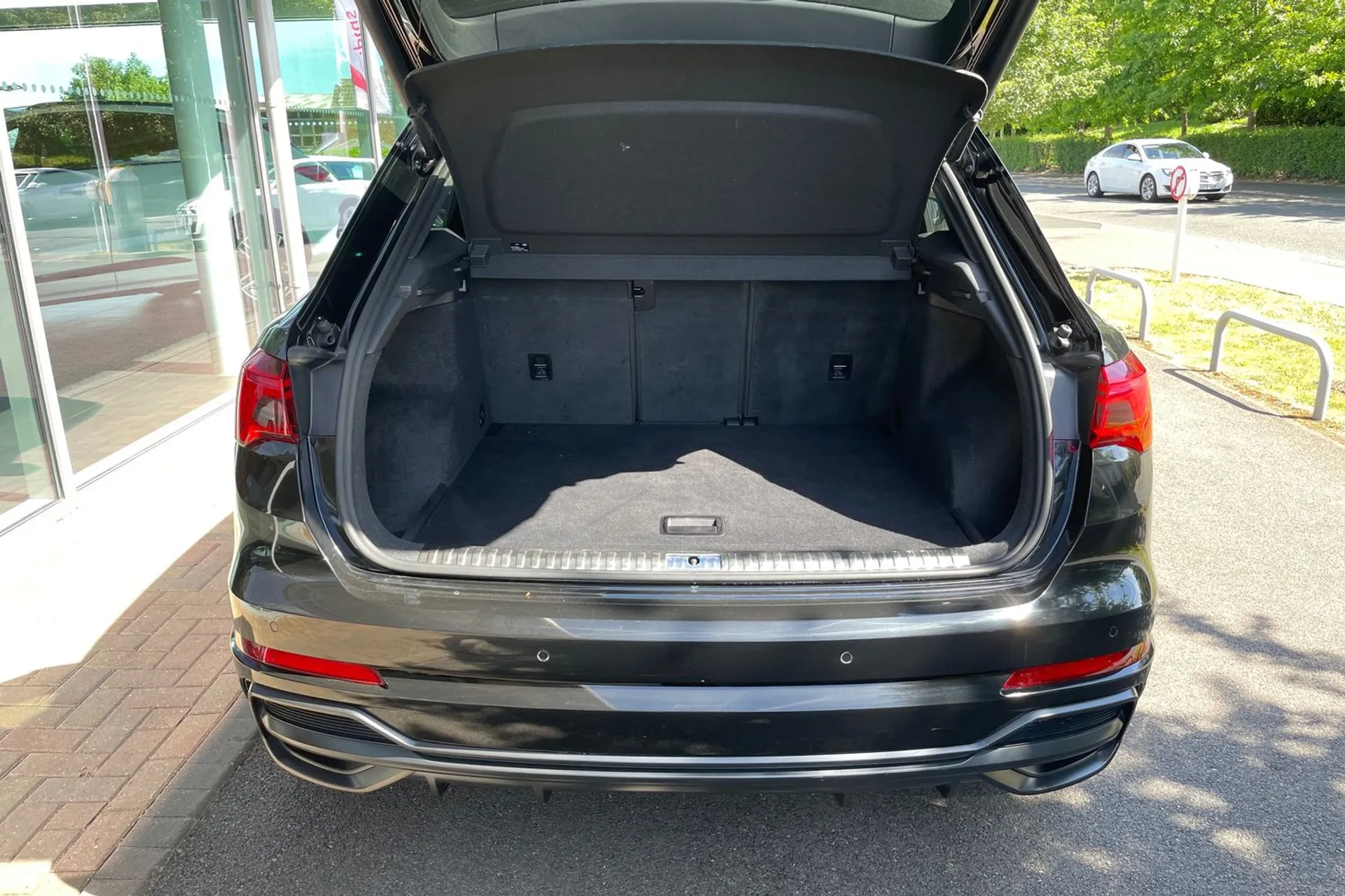 Audi Q3 thumbnail image number 19